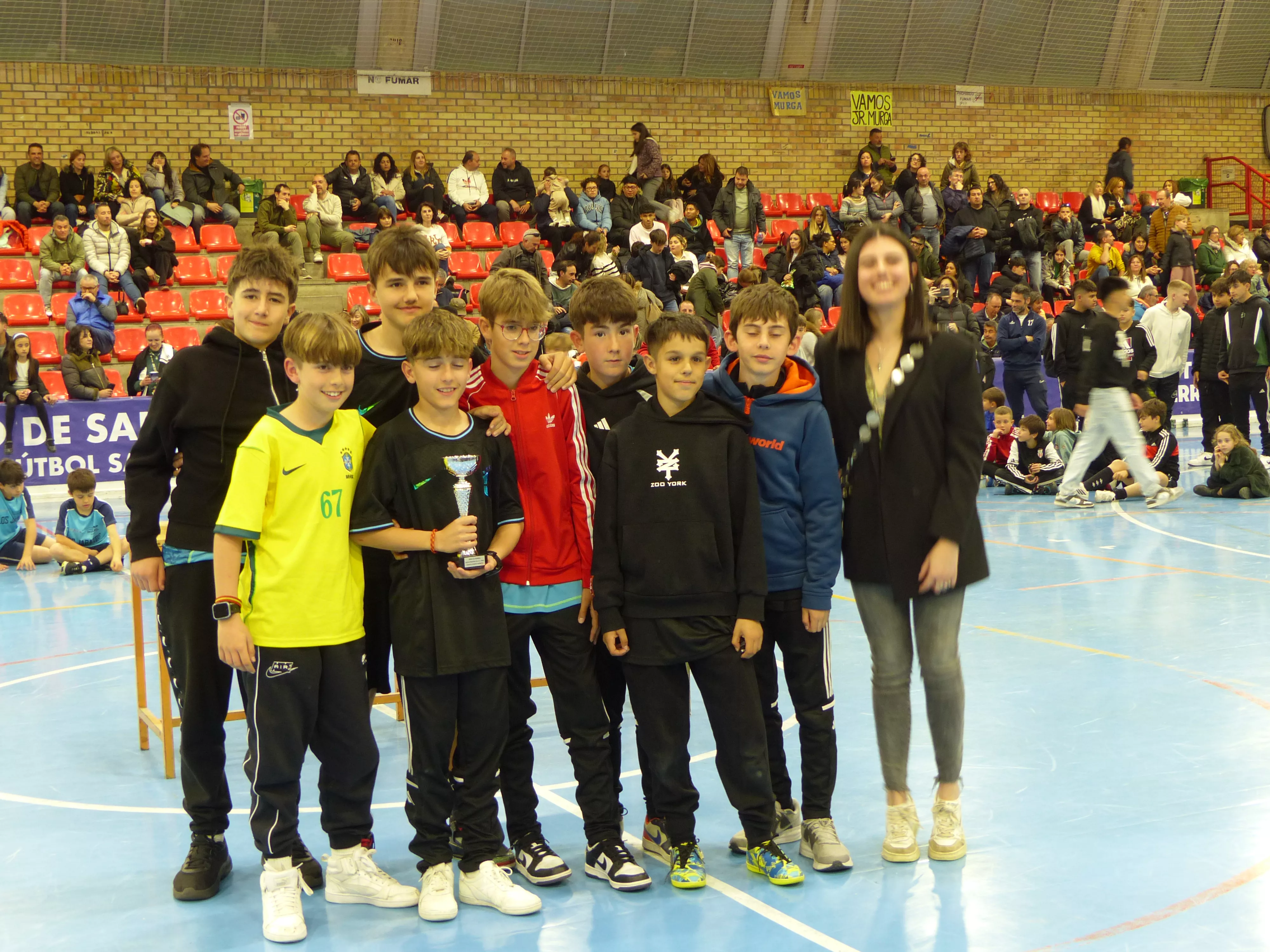 Infantil, 4º, Calienta Banquillos. Foto: Andrés Alcaraz.