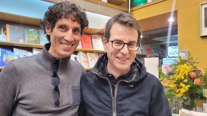 Carlos Domper y Diego Gaspar, en la librería Anónima. Foto Myriam Martínez Carlos Domper y Diego Gaspar, en la librería Anónima. Foto Myriam Martínez