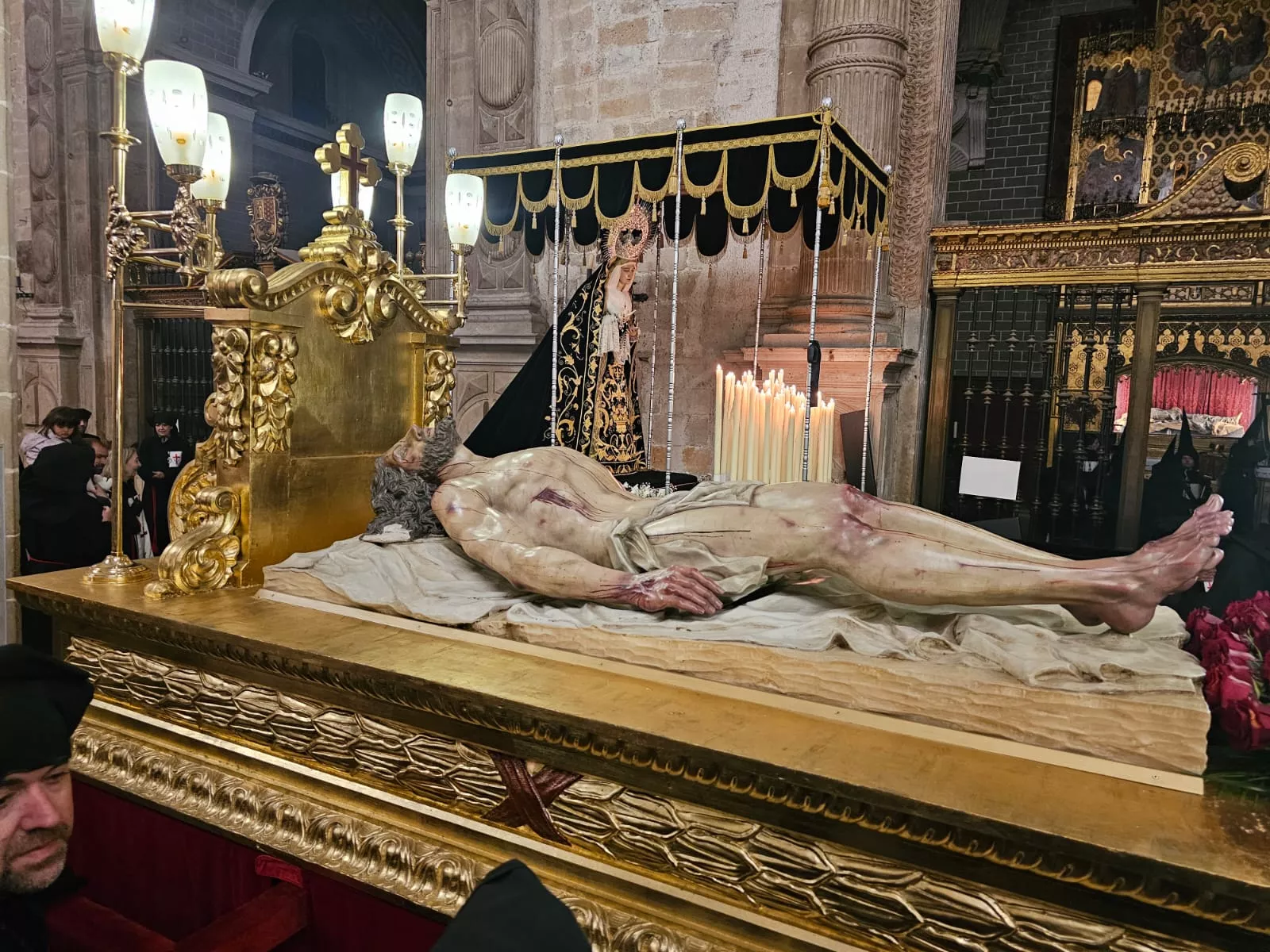 Procesión del Santo Entierro en Barbastro. Foto José Luis Villar, Junta Coordinadora de Cofradías de la Semana Santa de Barbastro