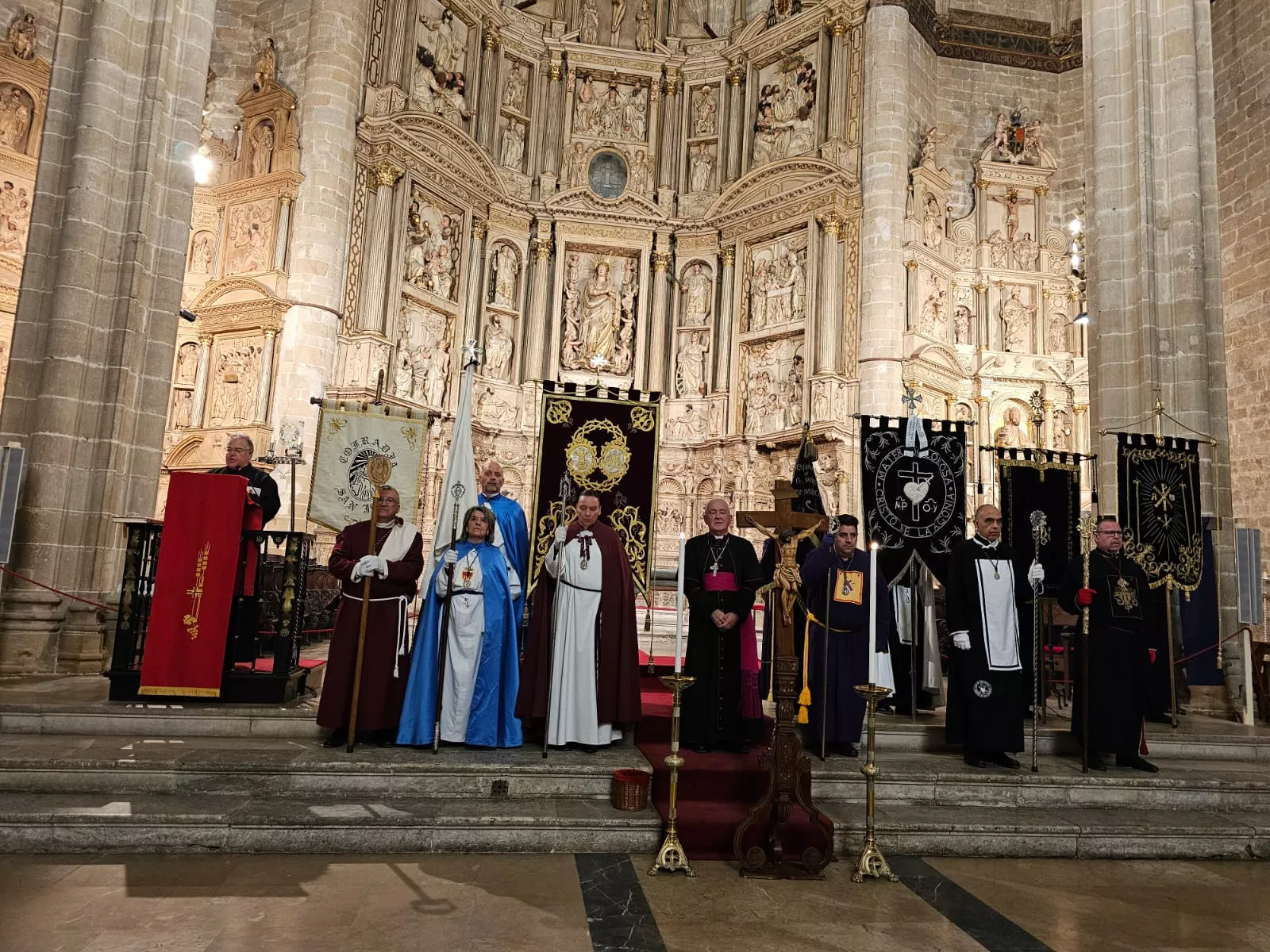 Procesión del Santo Entierro en Barbastro. Foto José Luis Villar, Junta Coordinadora de Cofradías de la Semana Santa de Barbastro