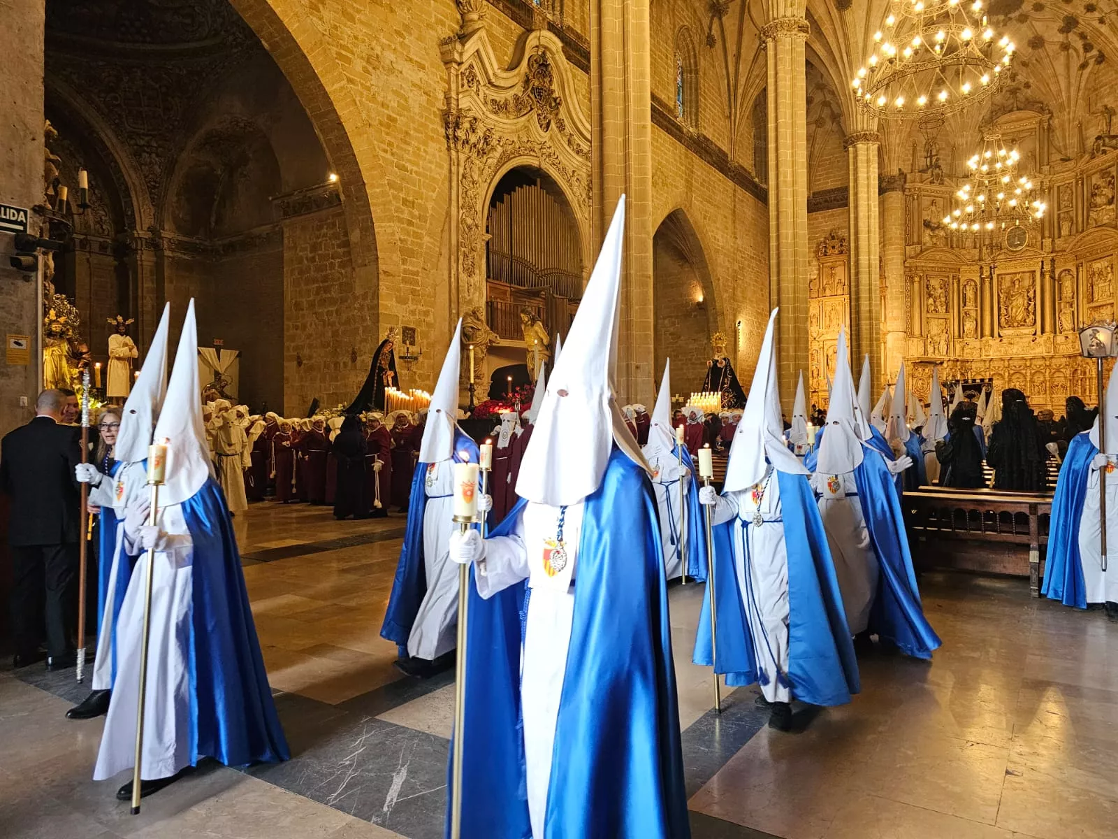 Procesión del Santo Entierro en Barbastro. Foto José Luis Villar, Junta Coordinadora de Cofradías de la Semana Santa de Barbastro
