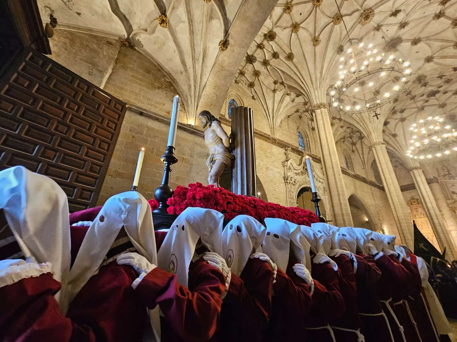 Procesión del Santo Entierro en Barbastro. Foto José Luis Villar, Junta Coordinadora de Cofradías de la Semana Santa de Barbastro