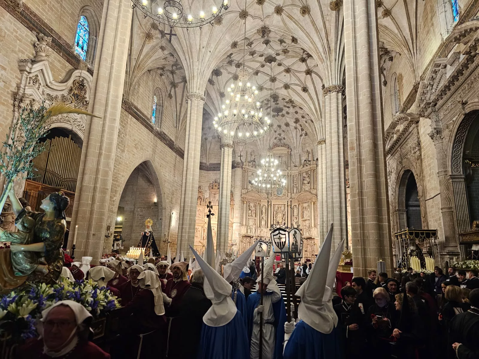 Procesión del Santo Entierro en Barbastro. Foto José Luis Villar, Junta Coordinadora de Cofradías de la Semana Santa de Barbastro
