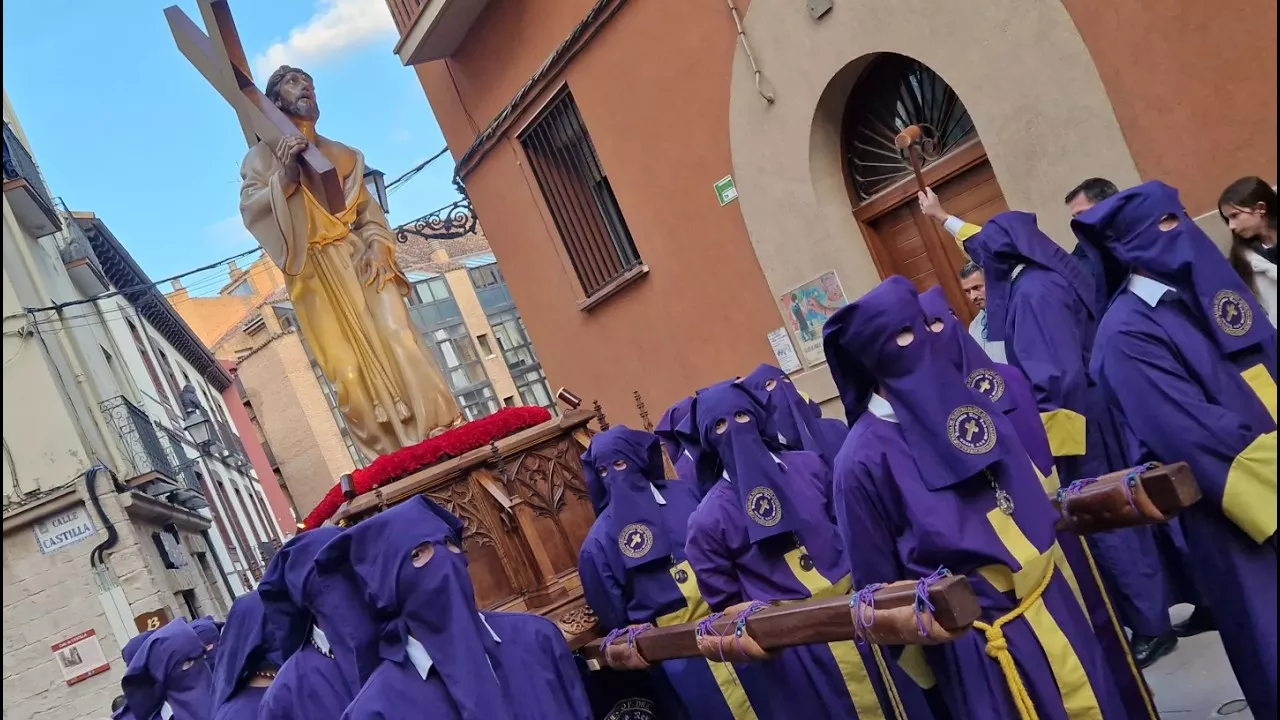 Huesca se vuelca con la emoción del Santo Entierro