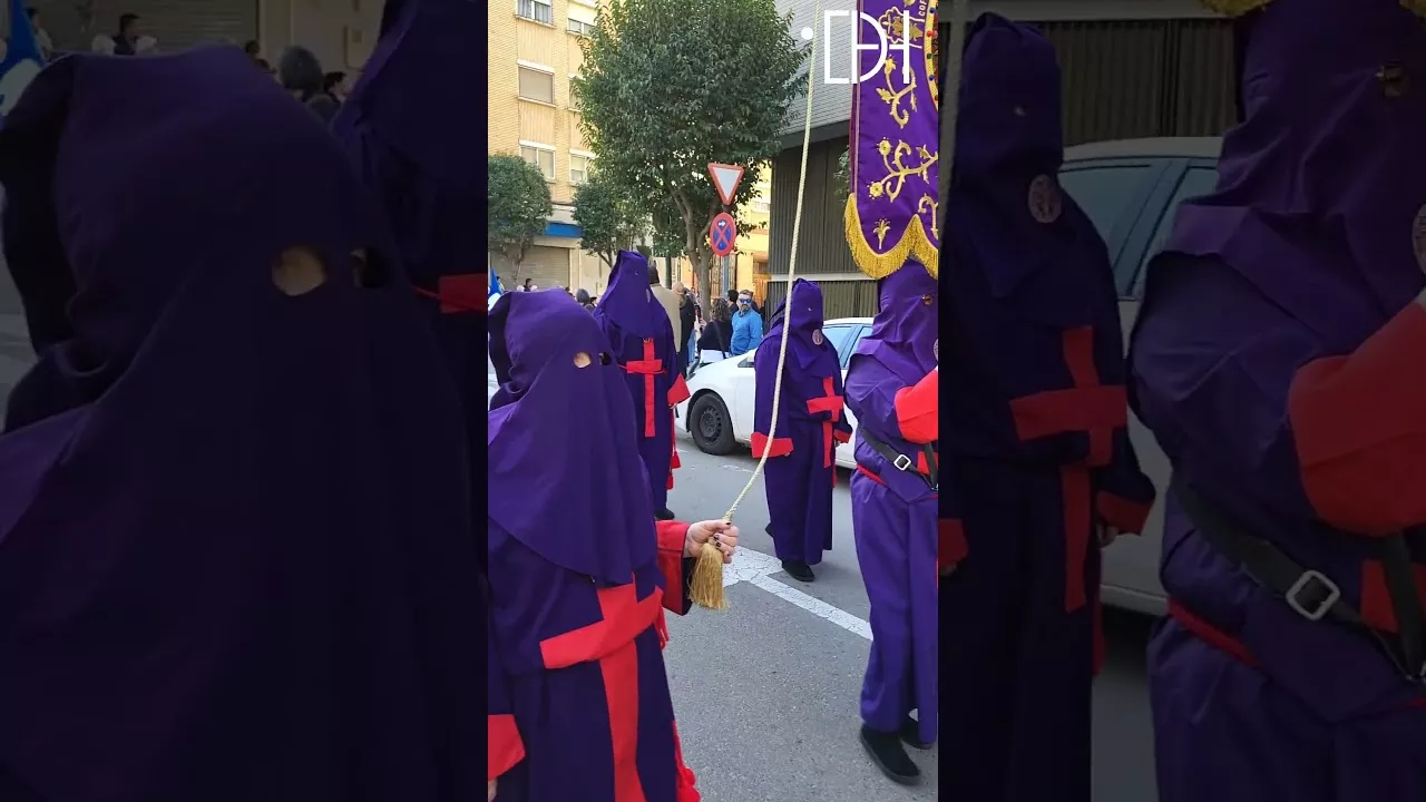 El Barrio de la Encarnación vive su primera procesión propia, la del Descendimiento