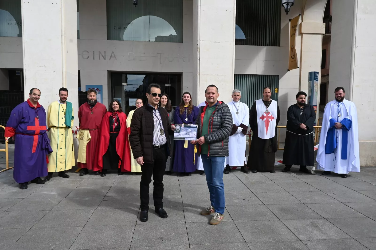 Entrega del cheque solidario a Alcer. Foto Carlos Jalle
