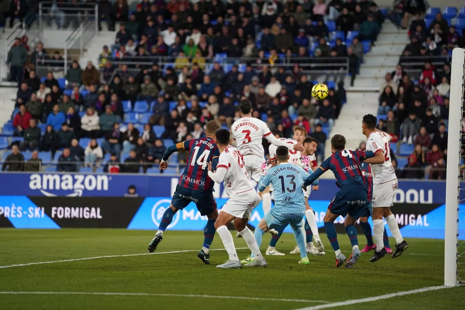 Ataque del 1 1 del Huesca ante la Leonesa. El relato ha de cambiar desde dentro