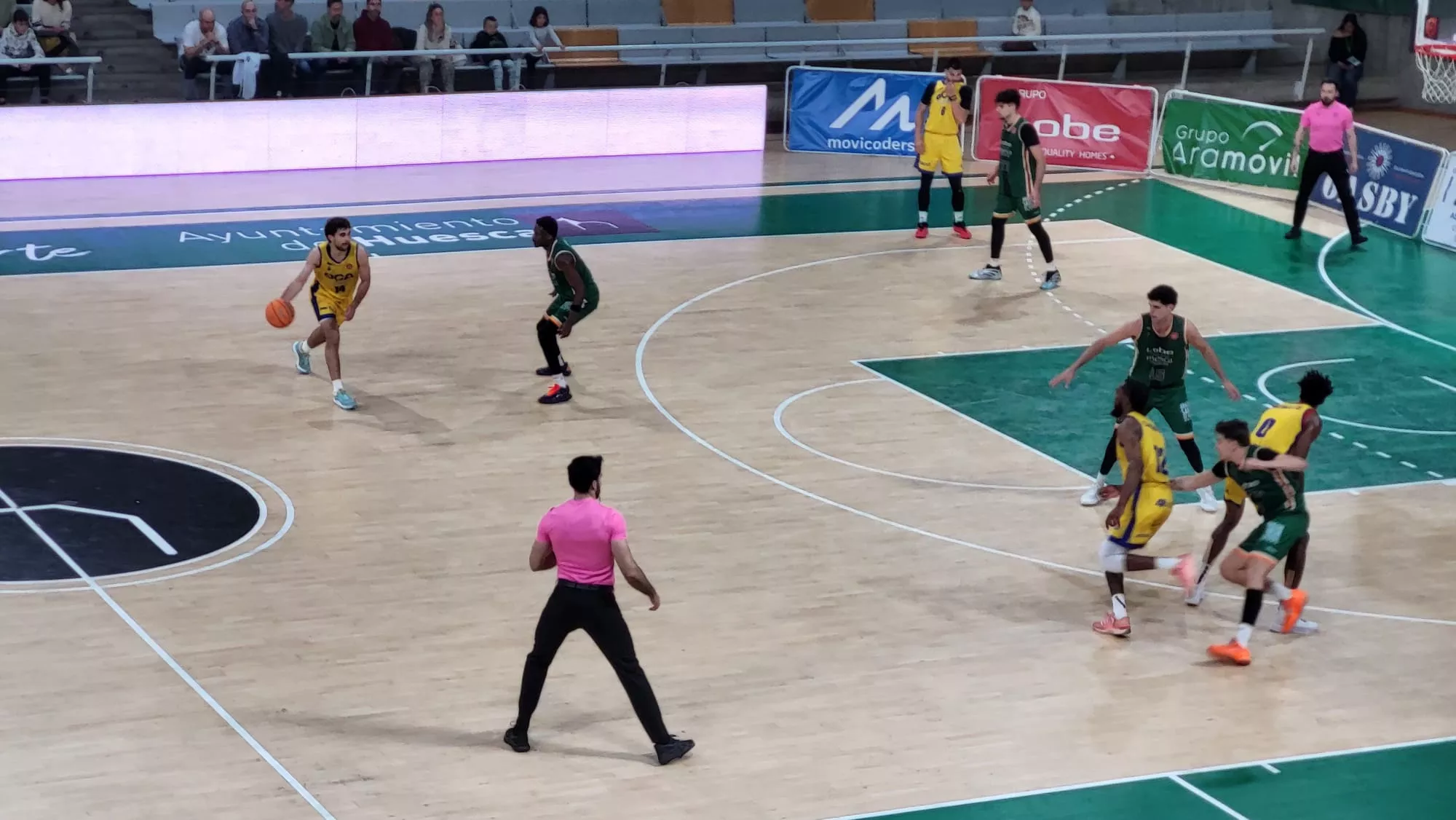 Defensa de Lobe Huesca la Magia ante Salou