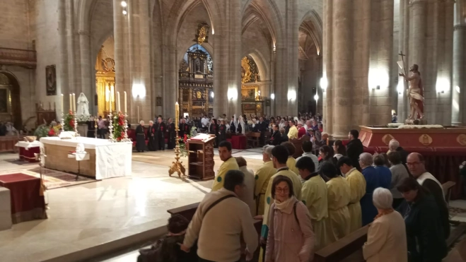Celebración en la Catedral, con el Resucitado y la Virgen de la Esperanza