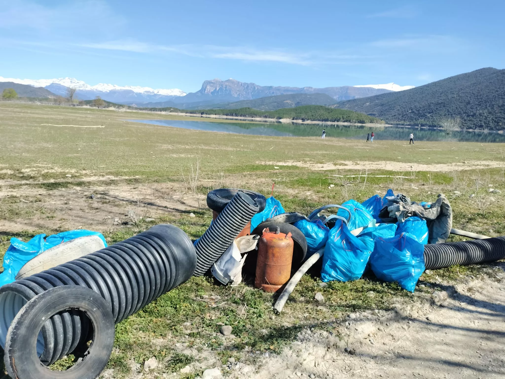 Jornada contra la basuraleza en el entorno de Mediano.