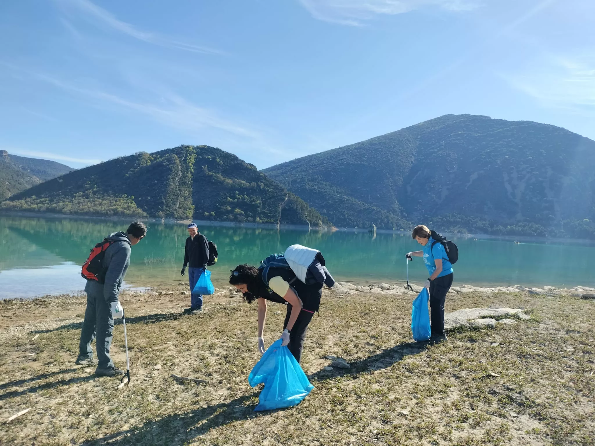 Jornada contra la basuraleza en el entorno de Mediano.