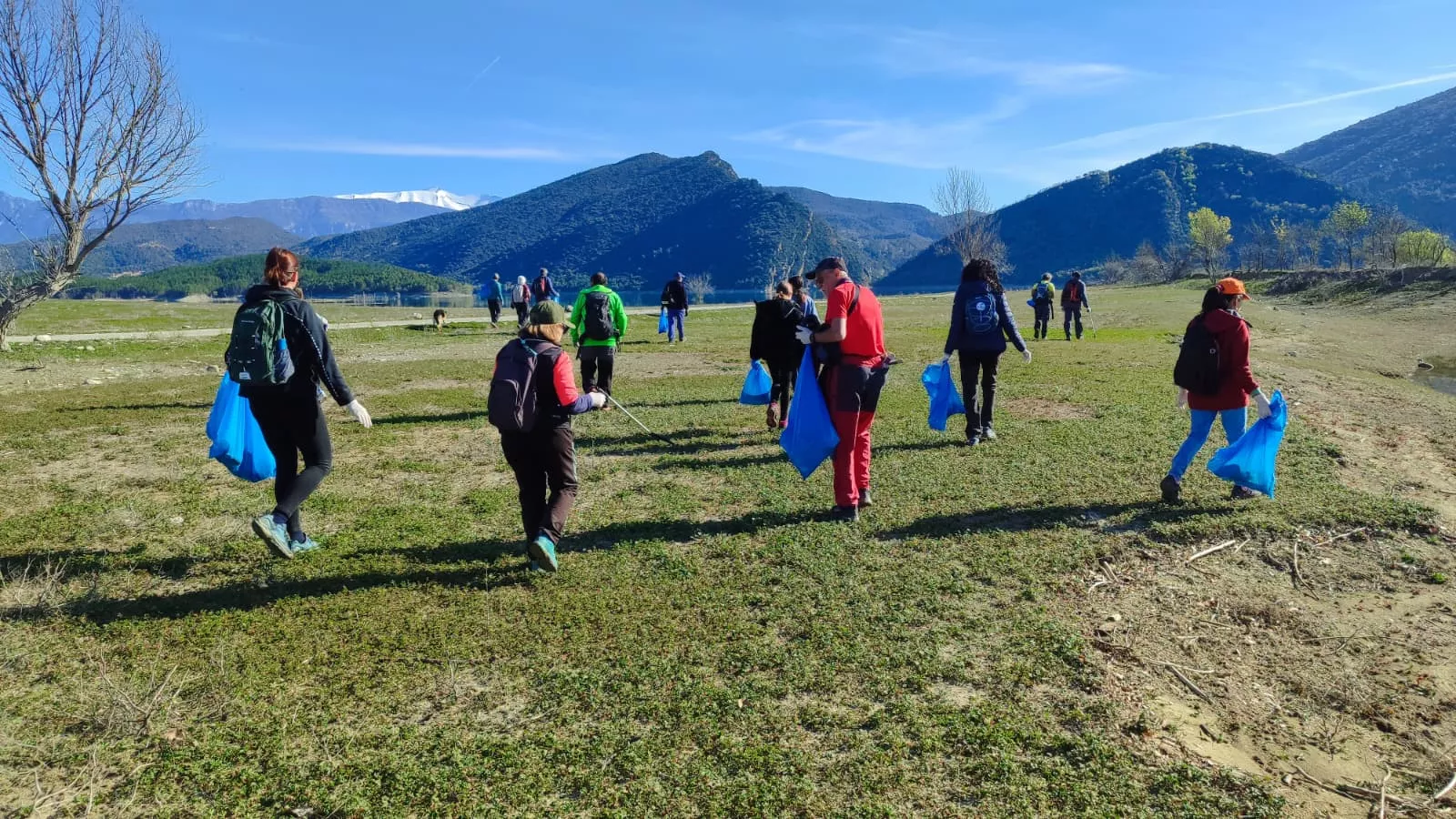 Jornada contra la basuraleza en el entorno de Mediano.