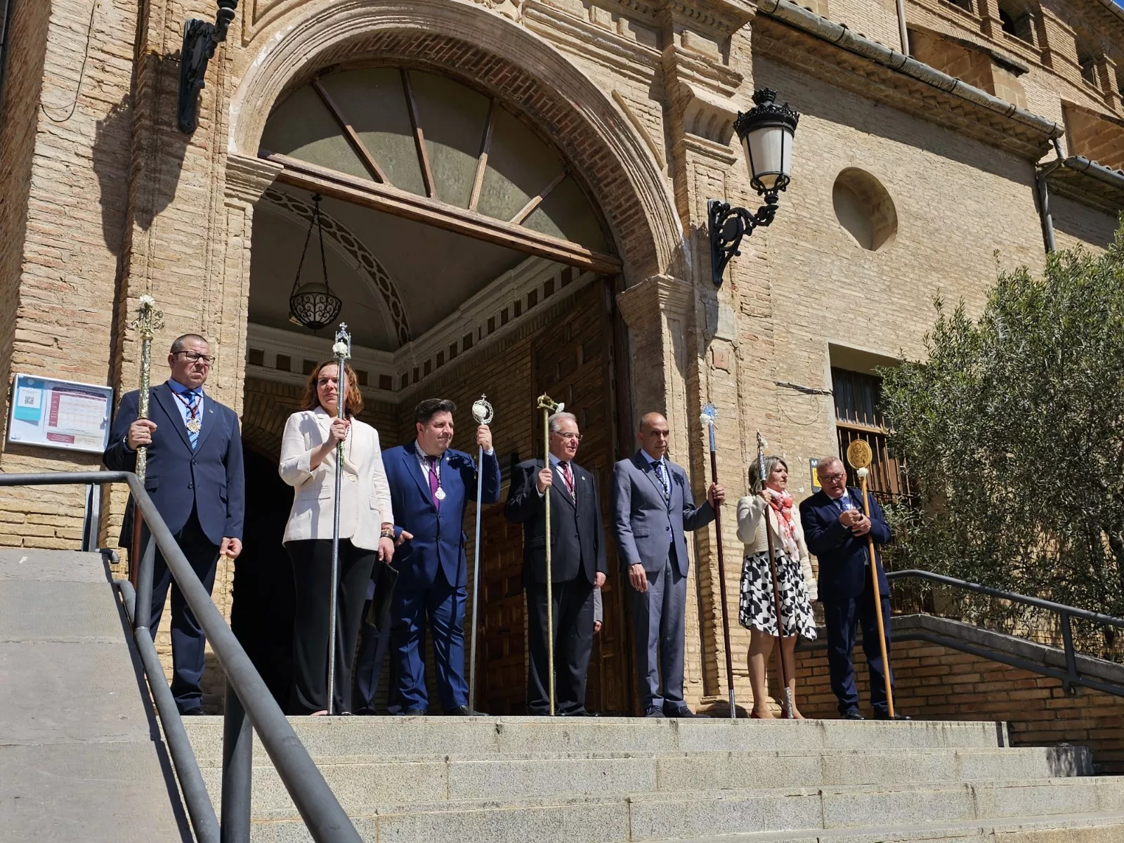 Encuentro en Barbastro del Cristo Resucitado y Nuestra Señora de la Soledad de Gloria. Foto Junta de Cofradías de la Semana Santa de Barbastro