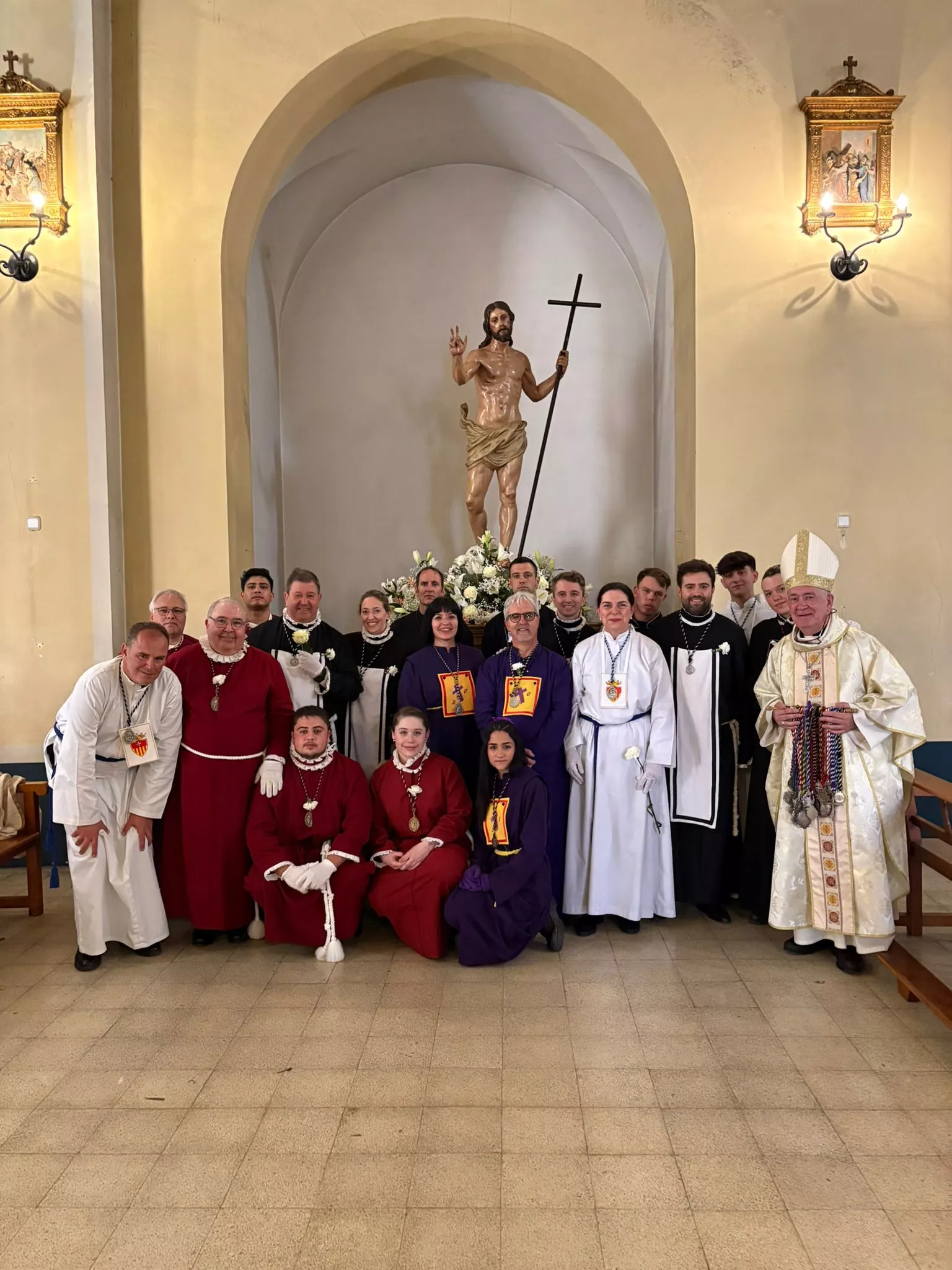 Encuentro en Barbastro del Cristo Resucitado y Nuestra Señora de la Soledad de Gloria. Foto Junta de Cofradías de la Semana Santa de Barbastro