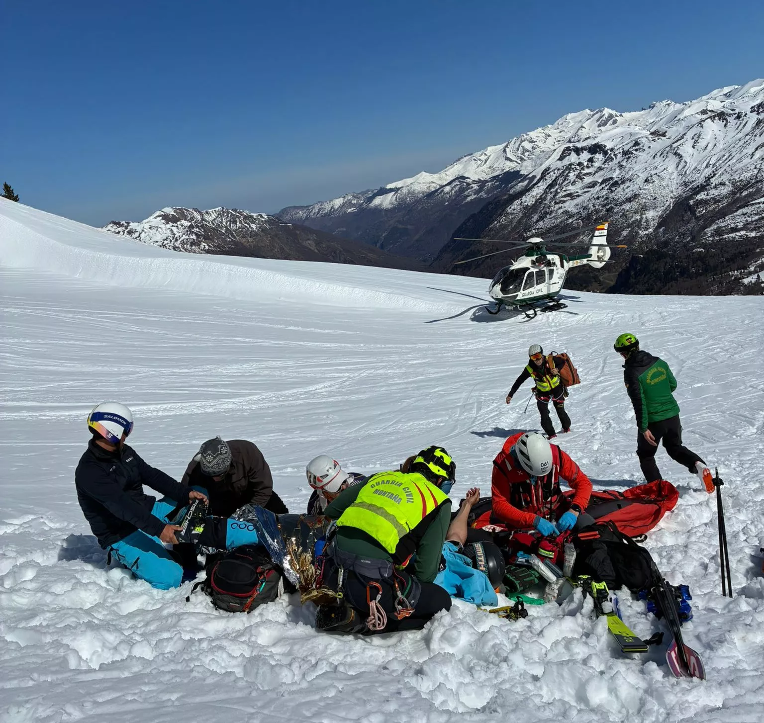 Rescate del Greim fuera de pistas este domingo en Candanchú.