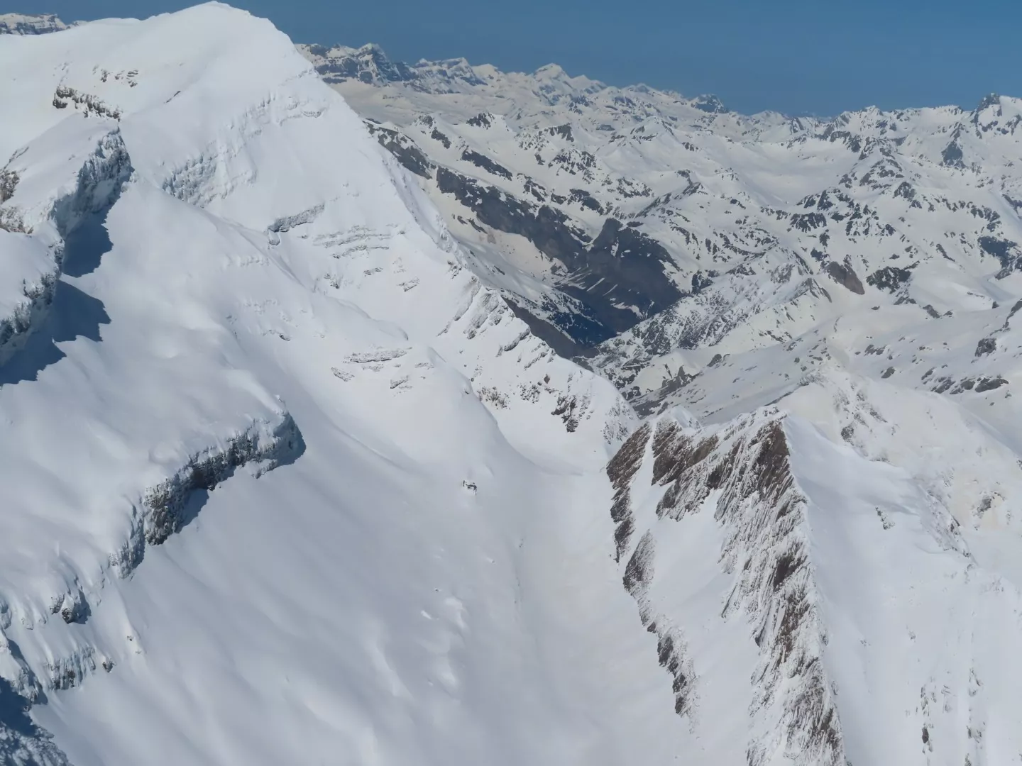 Monte Perdido encara la primavera con abundante nieve. Foto @dressiiiii 