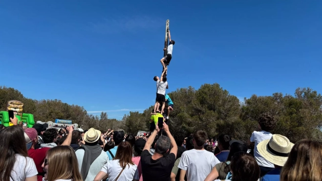 Tradicional subida al mayo en la romería de San Quílez. Tradicional subida al mayo en la romería de San Quílez.
