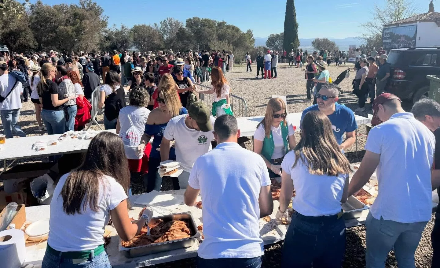 Tradición y fiesta llenan San Quílez en la multitudinaria romería de Binéfar.