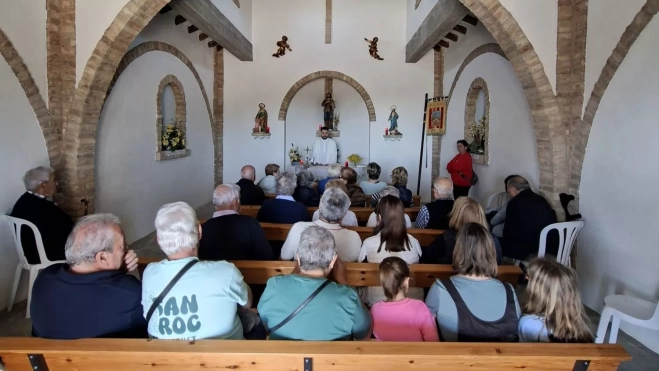 Lunes de Pascua en ermita San Isidro de San Esteban de Litera. Lunes de Pascua en ermita San Isidro de San Esteban de Litera.