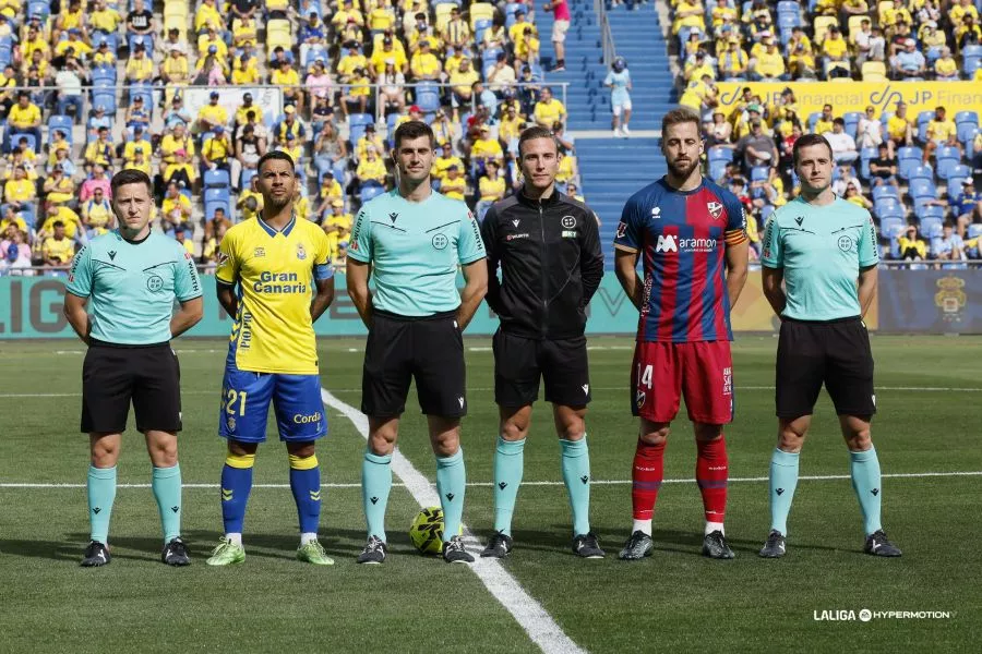 Álvaro Moreno Aragón y los capitanes de Las Palmas-Huesca
