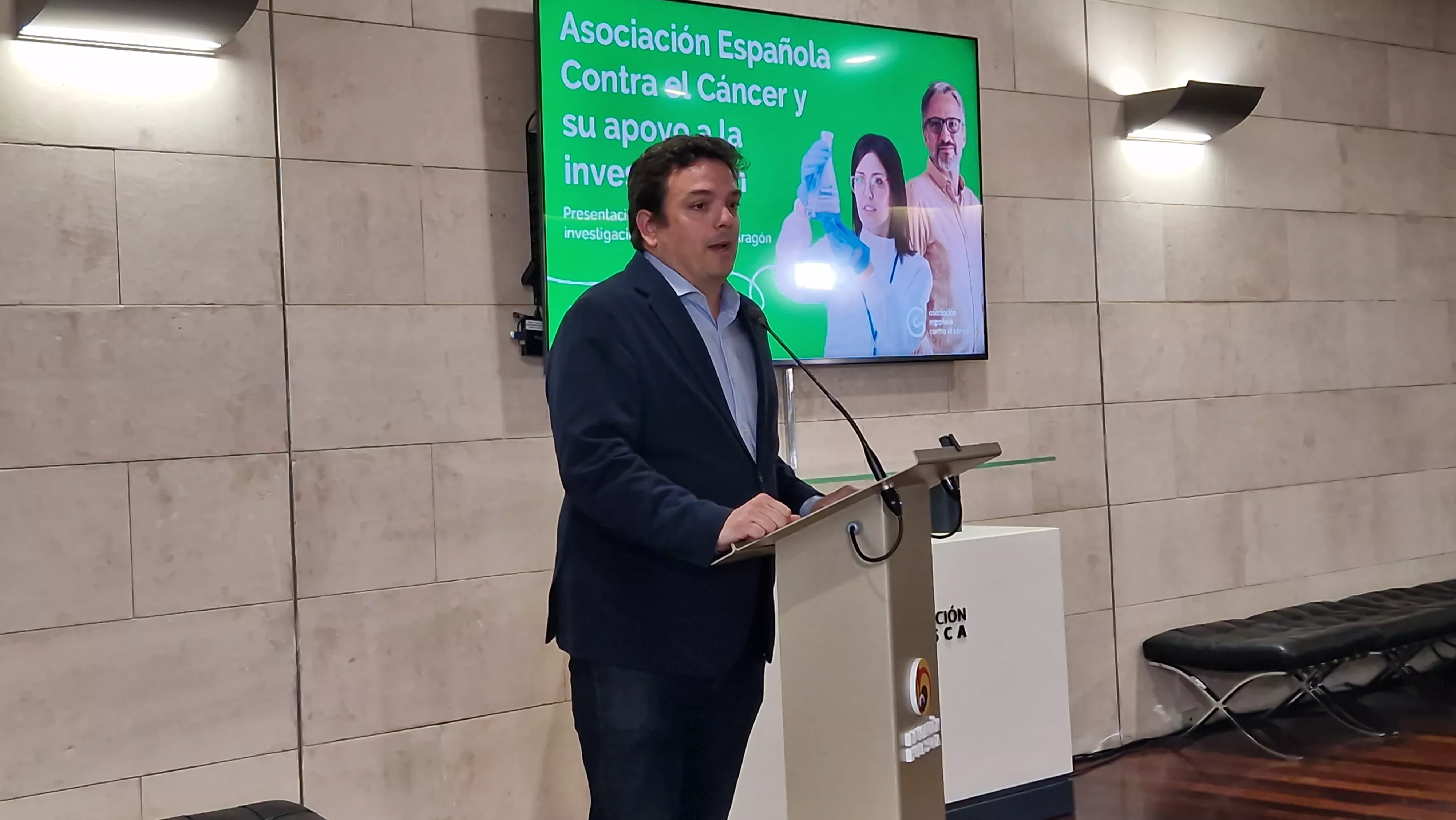 Alberto Sachuhmacher. Presentación de tres proyectos de investigación con ayudas de la AECC en Aragón. Foto Myriam Martínez