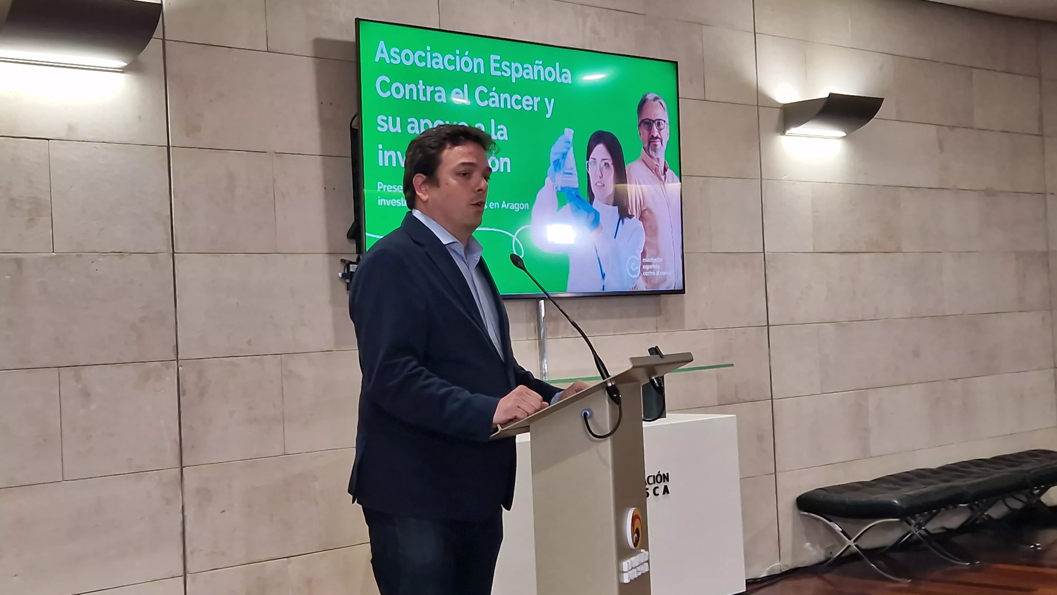 Alberto Sachuhmacher. Presentación de tres proyectos de investigación con ayudas de la AECC en Aragón. Foto Myriam Martínez