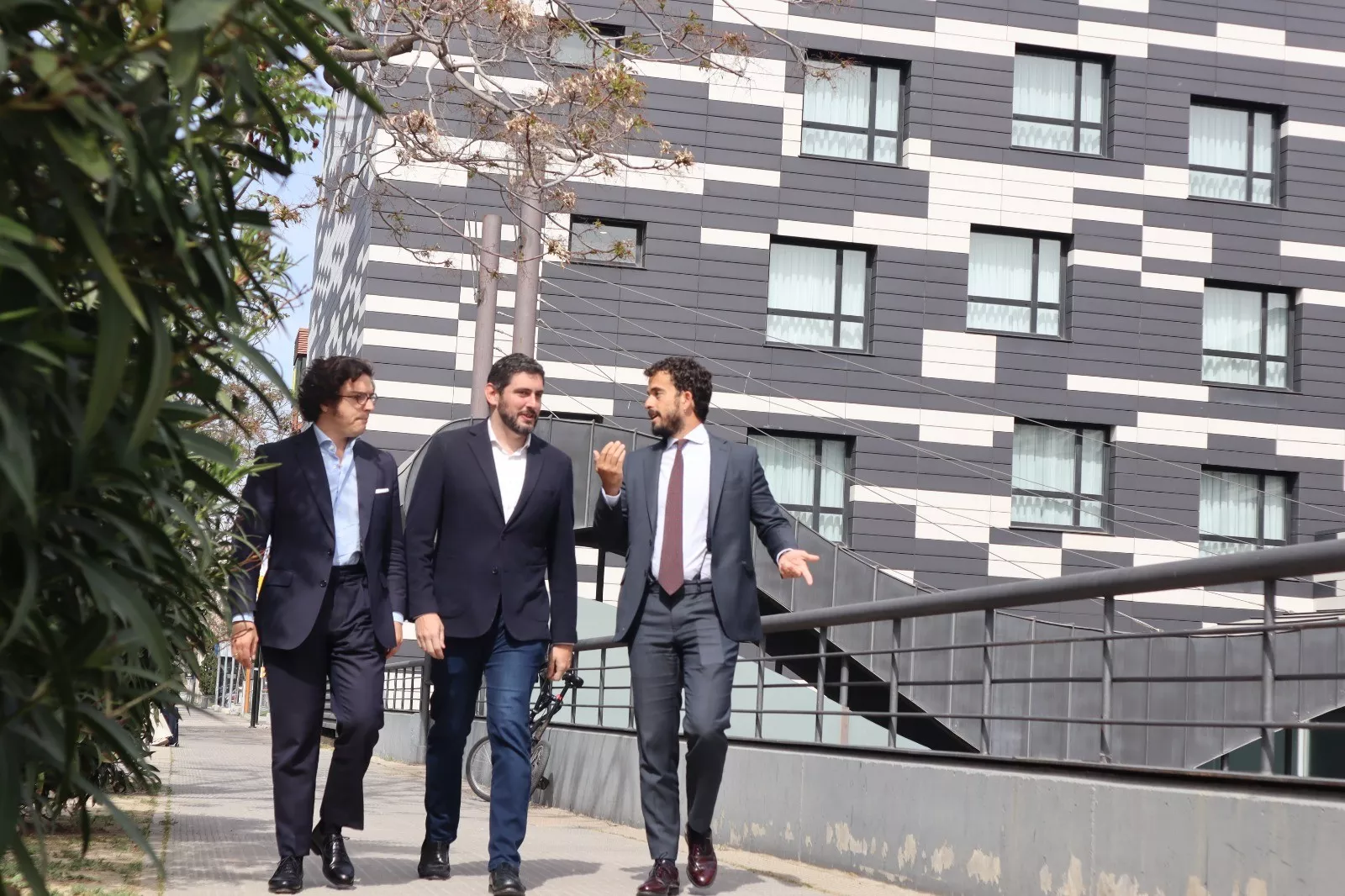 Alejandro Nolasco con Carlos Hernández Quero y José María Figaredo, de VOX