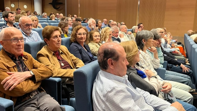 Numeroso público ha acudido a la presentación de Sergio del Molino. Foto Mercedes Manterola