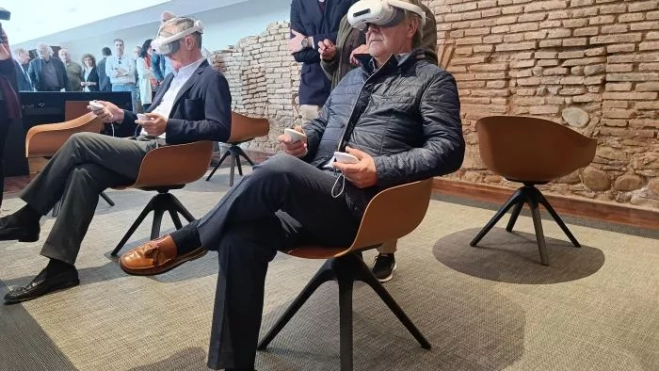 Moncada y Blasco, con gafas virtuales