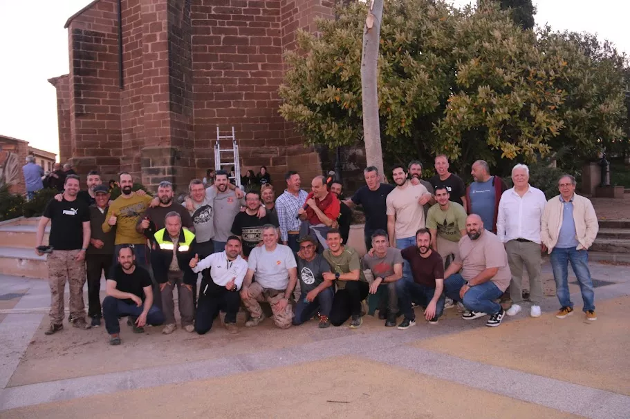 Plantación del mayo en Peraltilla