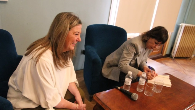Pilar Paúl y Mabel Lozano en el Casino de Huesca. Foto Carlos Neofato