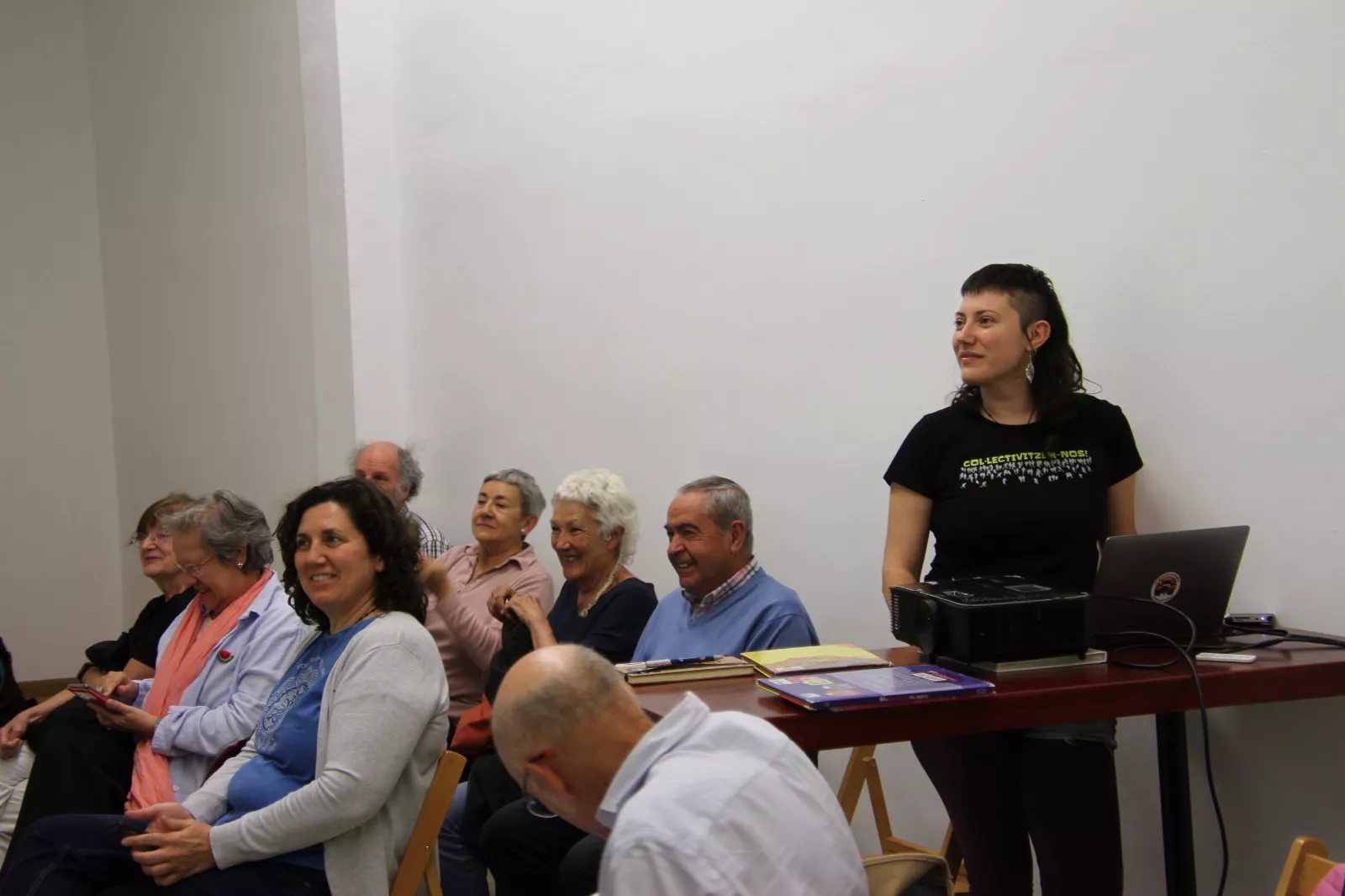 Marina Gros anima a organizarse por el clima en Huesca. Foto Carlos Neofato