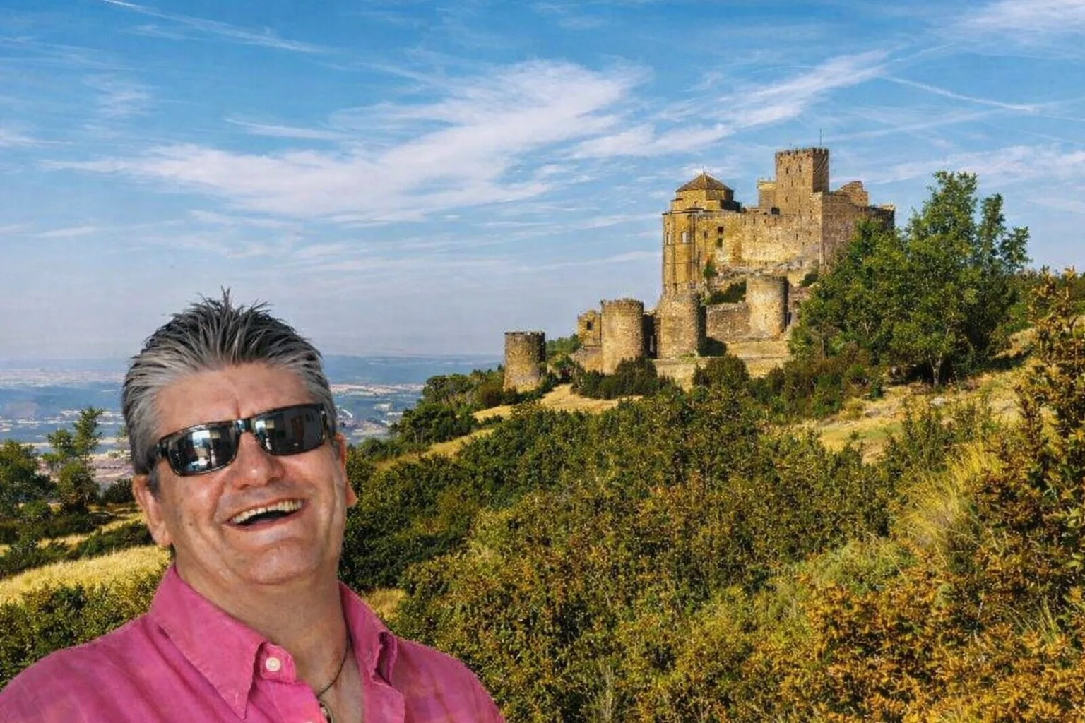 Pepe Heredia y el Castillo de Loarre de fondo