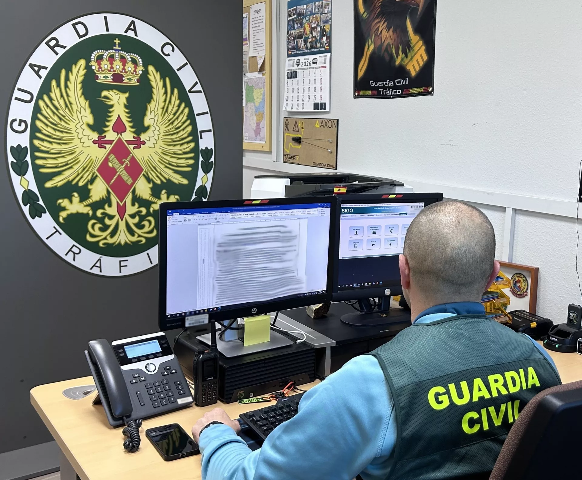 Guardia Civil de Tráfico, que identificó a la conductora que llevaba el coche sin carnet y a su cónyuge