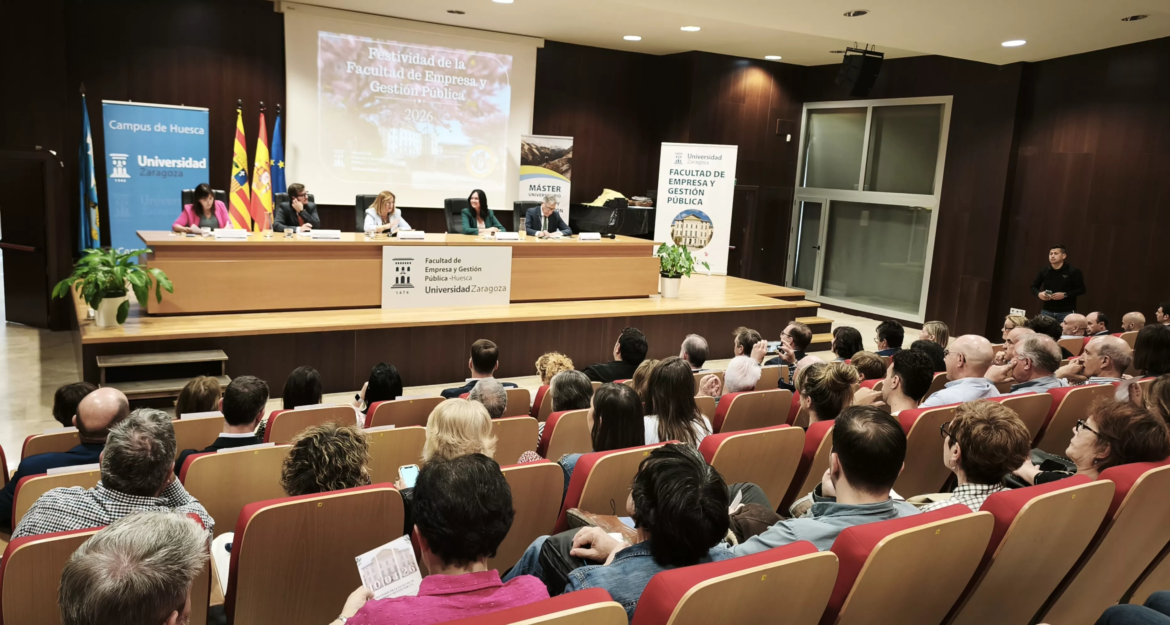Festividad de la Facultad de Empresa y Gestión Pública del Campus de Huesca. Foto María José Sampietro