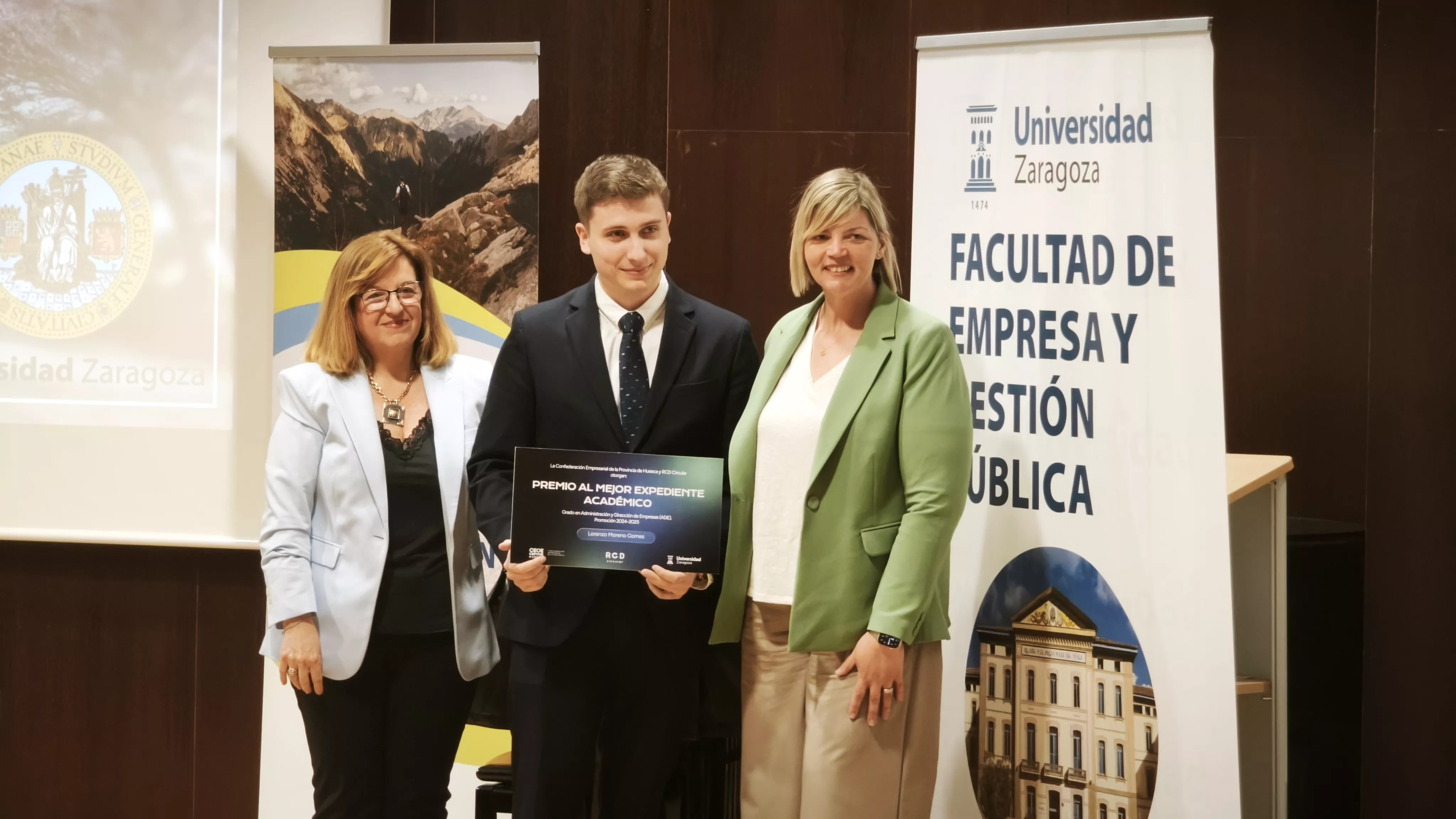 Festividad de la Facultad de Empresa y Gestión Pública del Campus de Huesca. Foto María José Sampietro