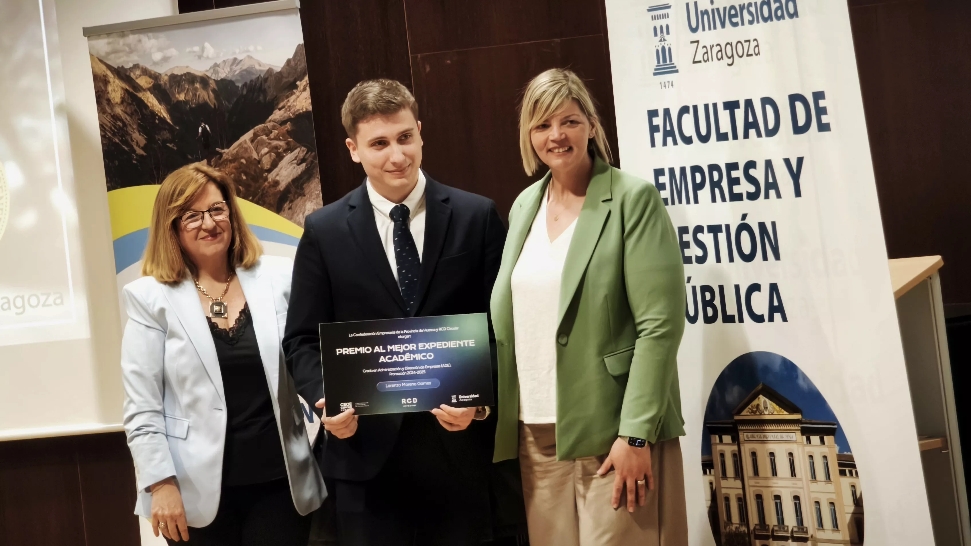  Lorenzo Moreno, doblemente galardonado con el Premio Extraordinario Fin de Carrera y el premio de la Confederación Empresarial de la Provincia de Huesca por su brillante trayectoria. Foto María José Sampietro