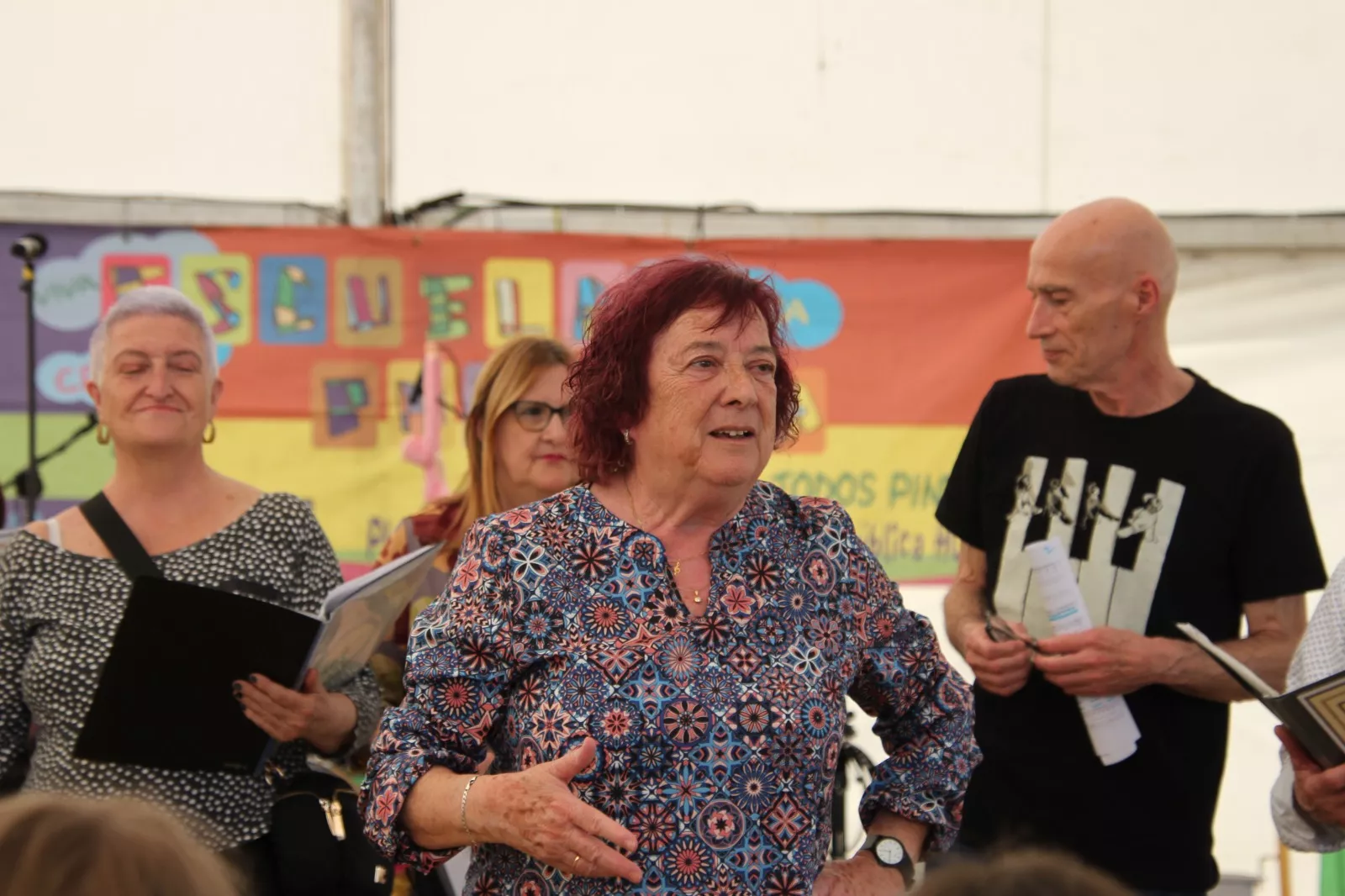Coro de la Universidad Ciudadana de Huesca en la fiesta de la Escuela Pública en Huesca. Foto Carlos Neofato