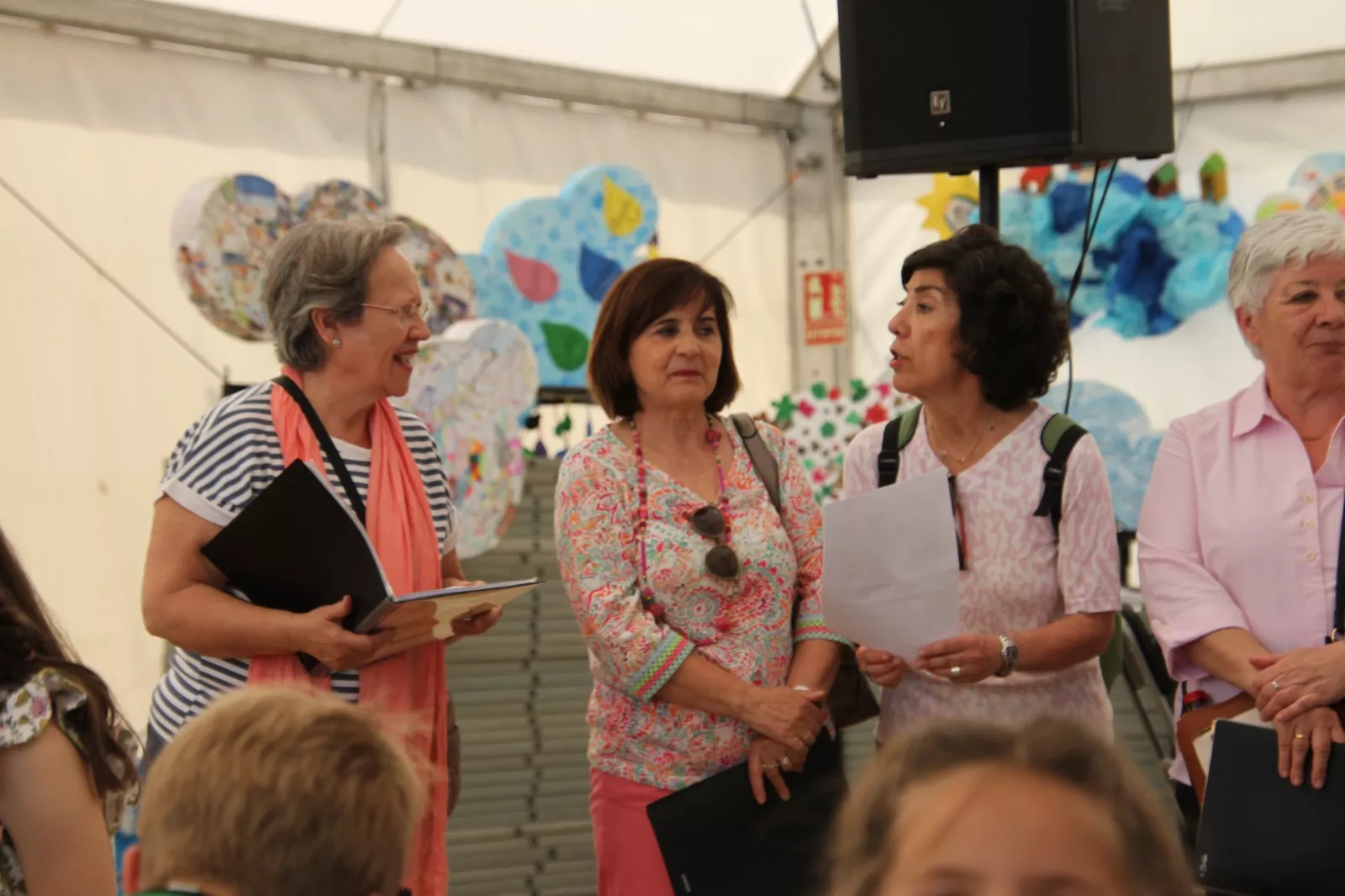 Coro de la Universidad Ciudadana de Huesca en la fiesta de la Escuela Pública en Huesca. Foto Carlos Neofato