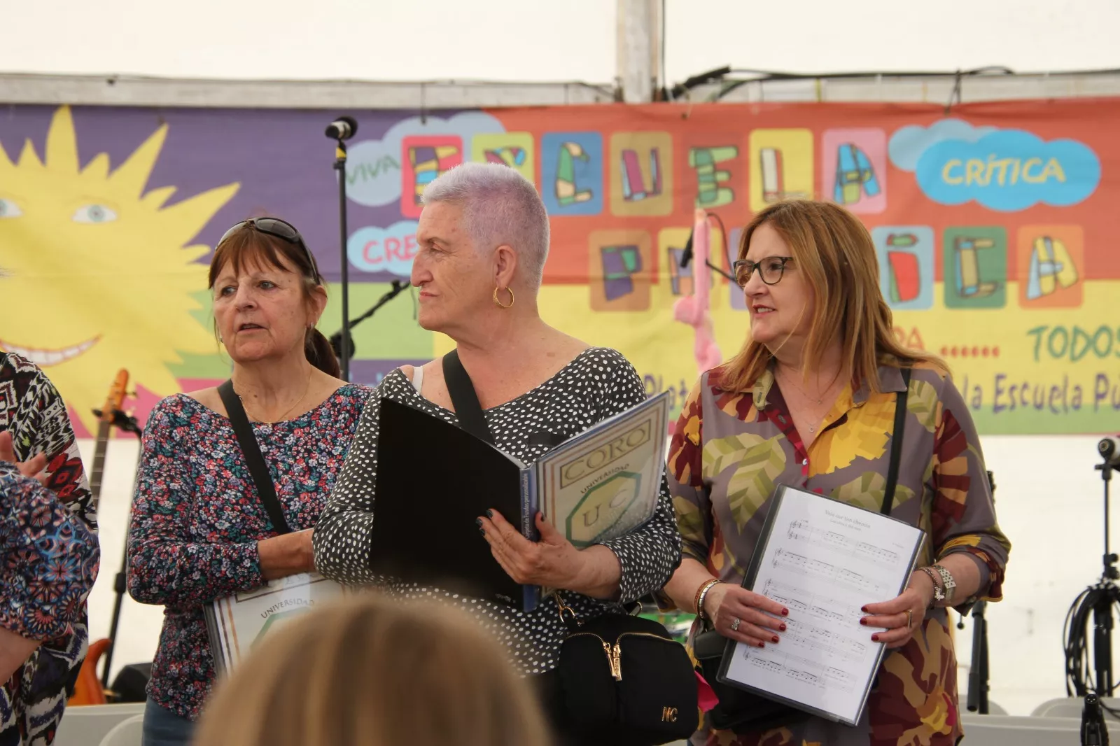 Coro de la Universidad Ciudadana de Huesca en la fiesta de la Escuela Pública en Huesca. Foto Carlos Neofato