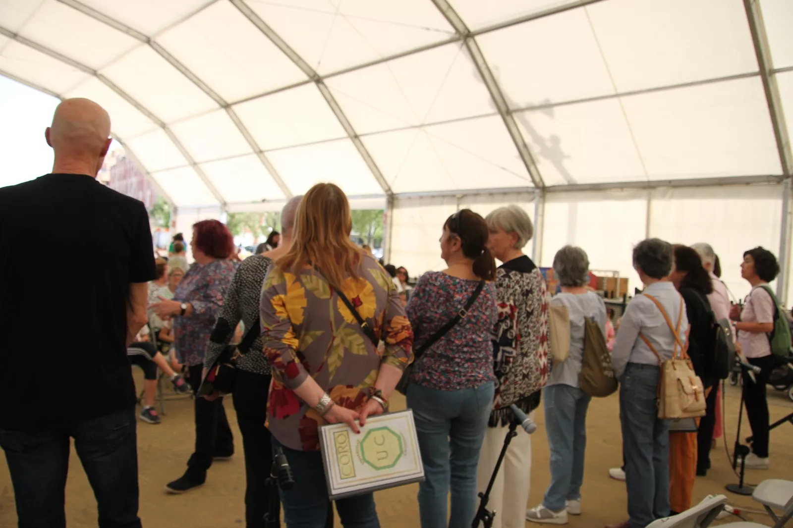 Coro de la Universidad Ciudadana de Huesca en la fiesta de la Escuela Pública en Huesca. Foto Carlos Neofato