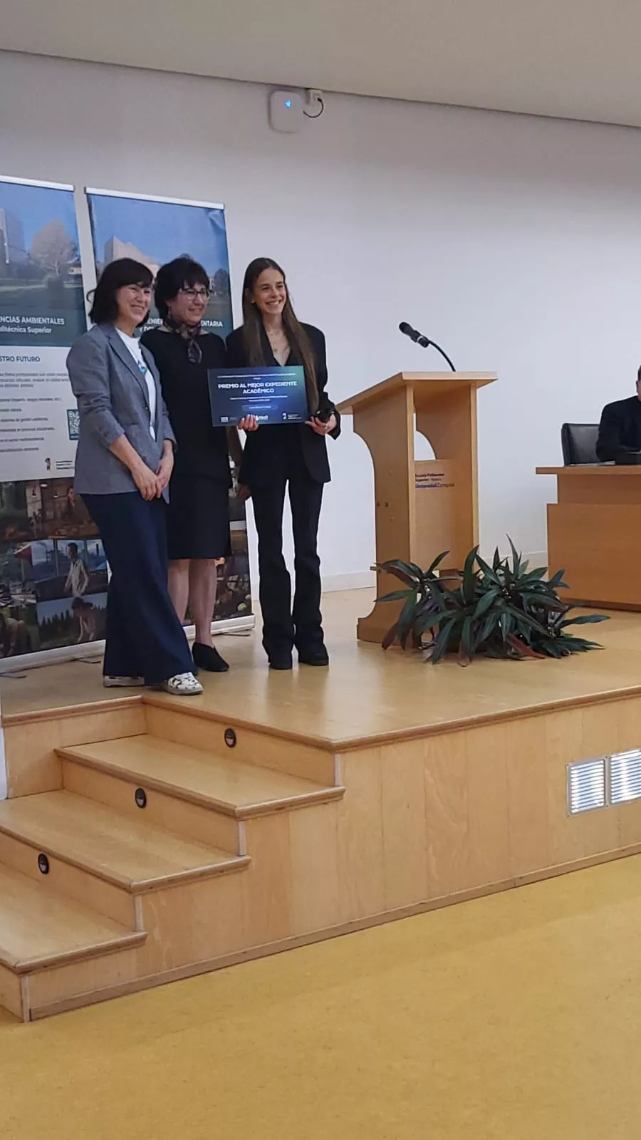Ceremonia de graduación y reconocimientos en la Escuela Politécnica Superior
