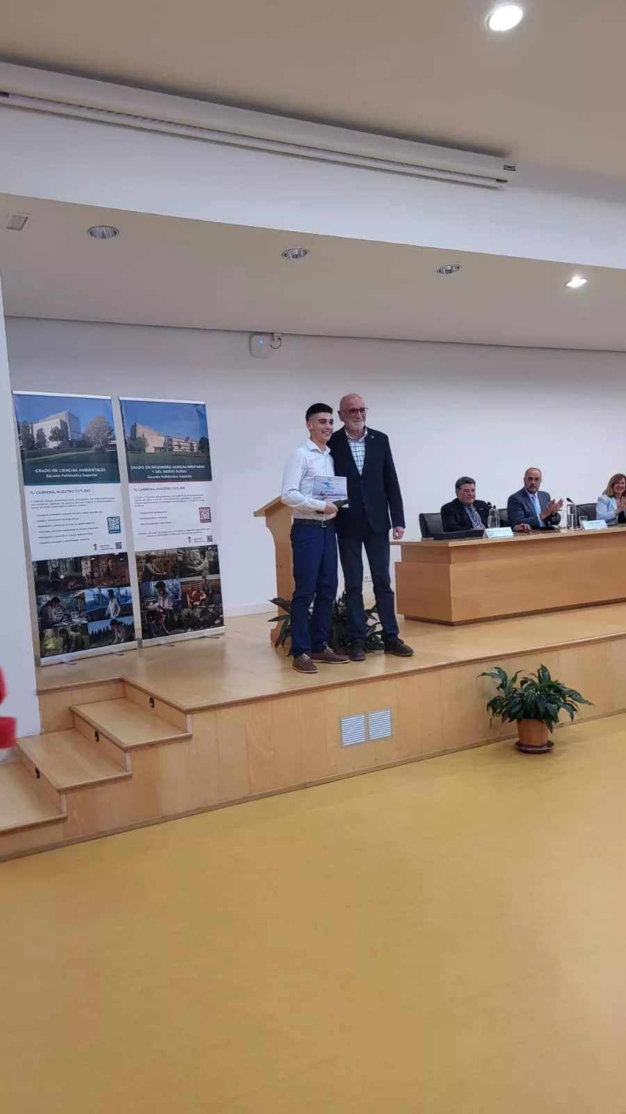 Ceremonia de graduación y reconocimientos en la Escuela Politécnica Superior