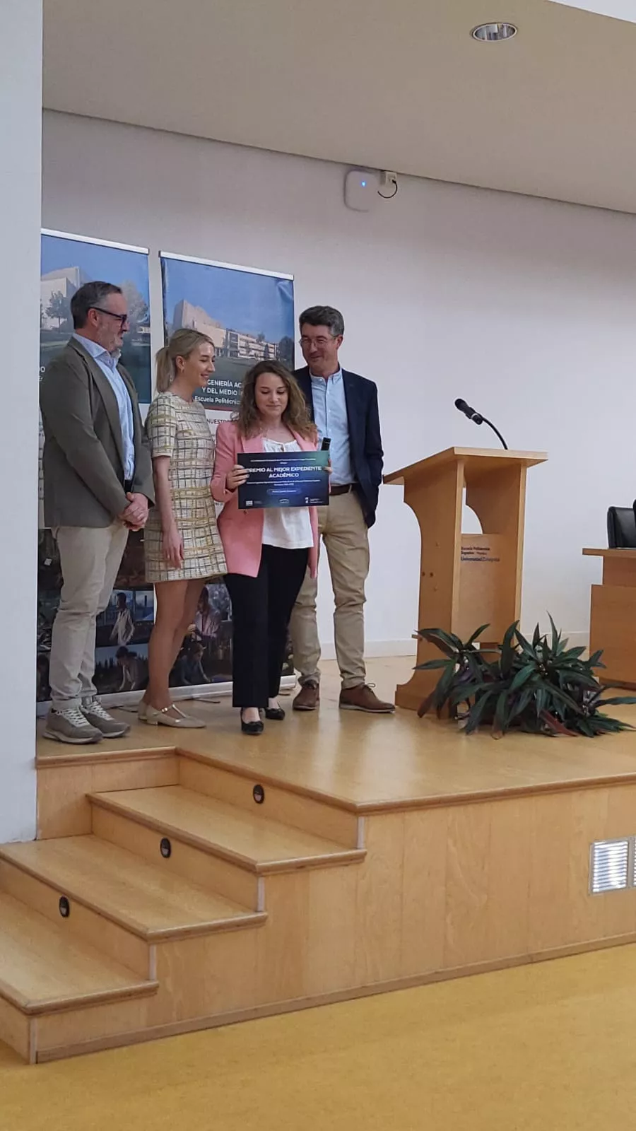 Ceremonia de graduación y reconocimientos en la Escuela Politécnica Superior