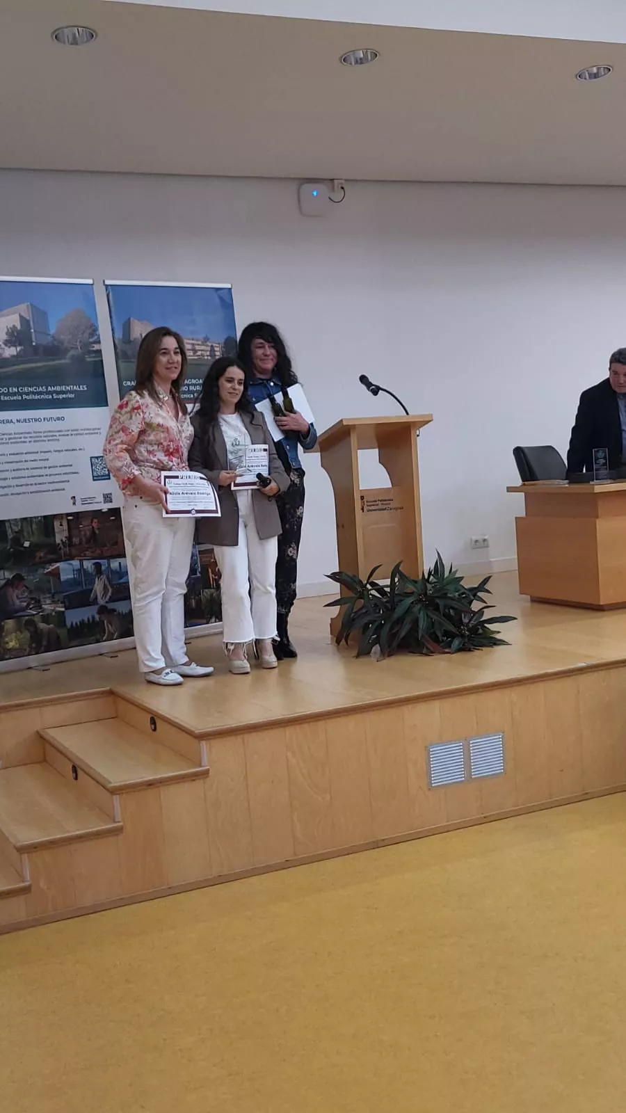 Ceremonia de graduación y reconocimientos en la Escuela Politécnica Superior