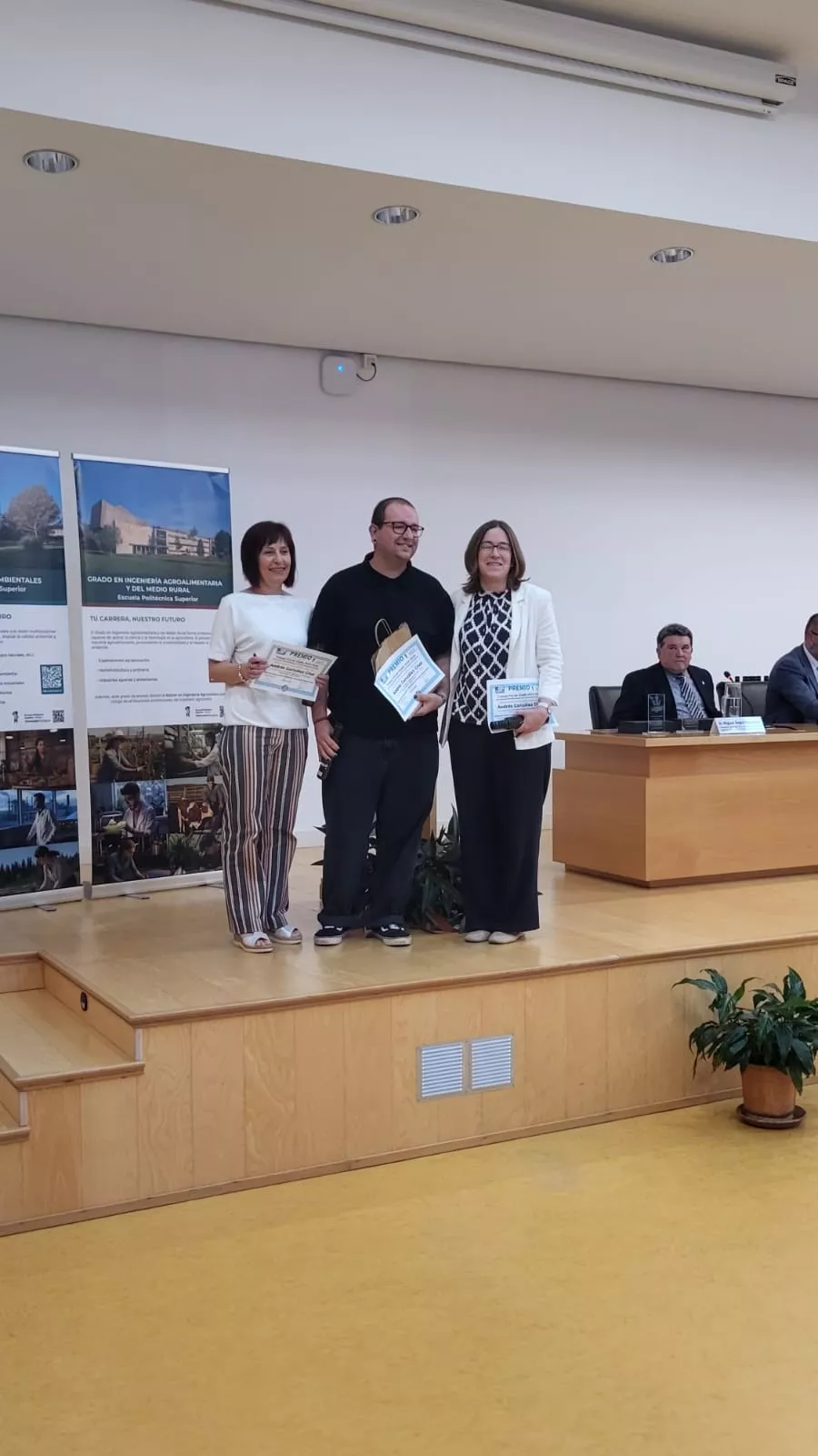 Ceremonia de graduación y reconocimientos en la Escuela Politécnica Superior