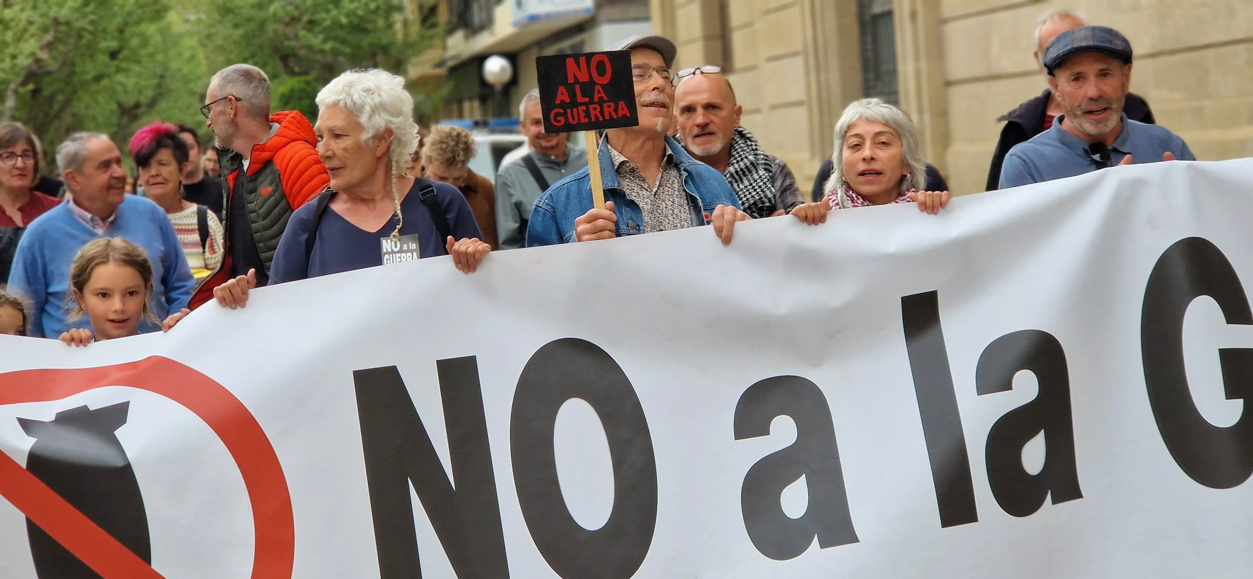Manifestación en Huesca contras las guerras. Foto Myriam Martínez
