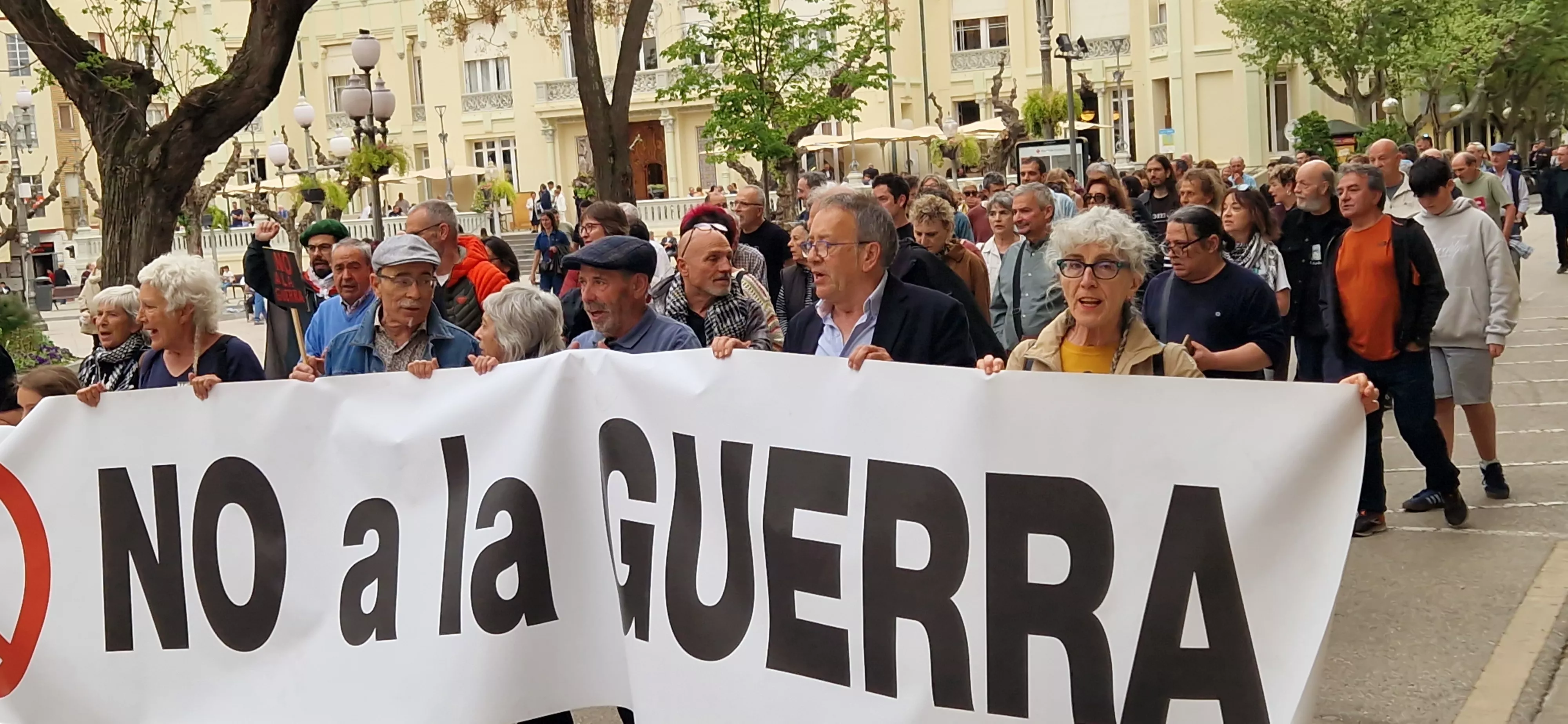 Manifestación en Huesca contras las guerras. Foto Myriam Martínez