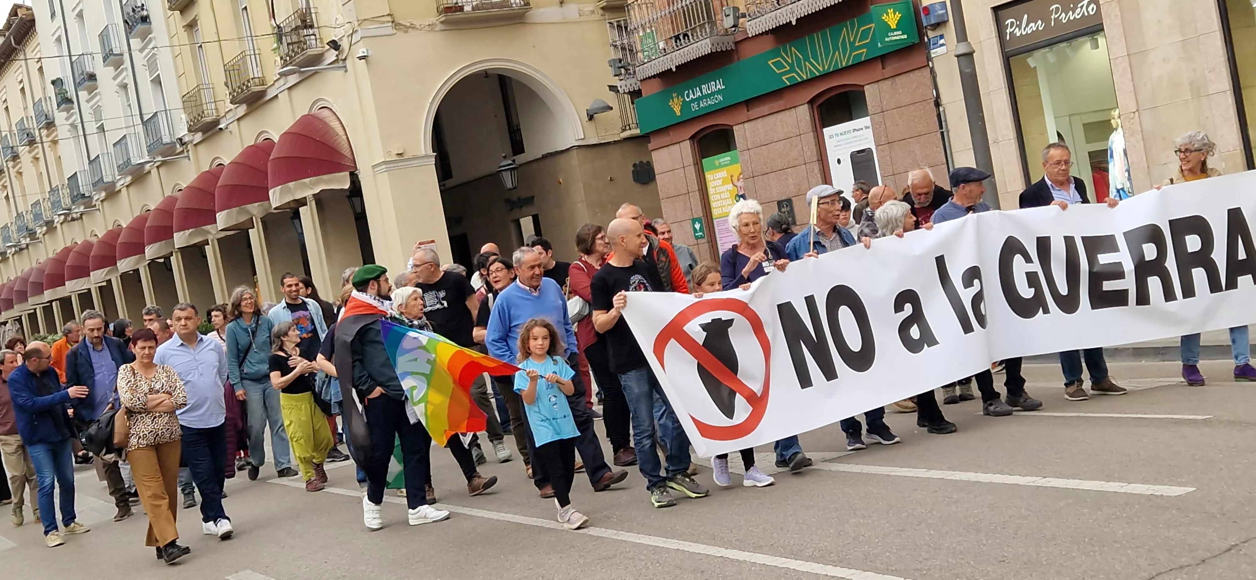 Manifestación en Huesca contras las guerras. Foto Myriam Martínez