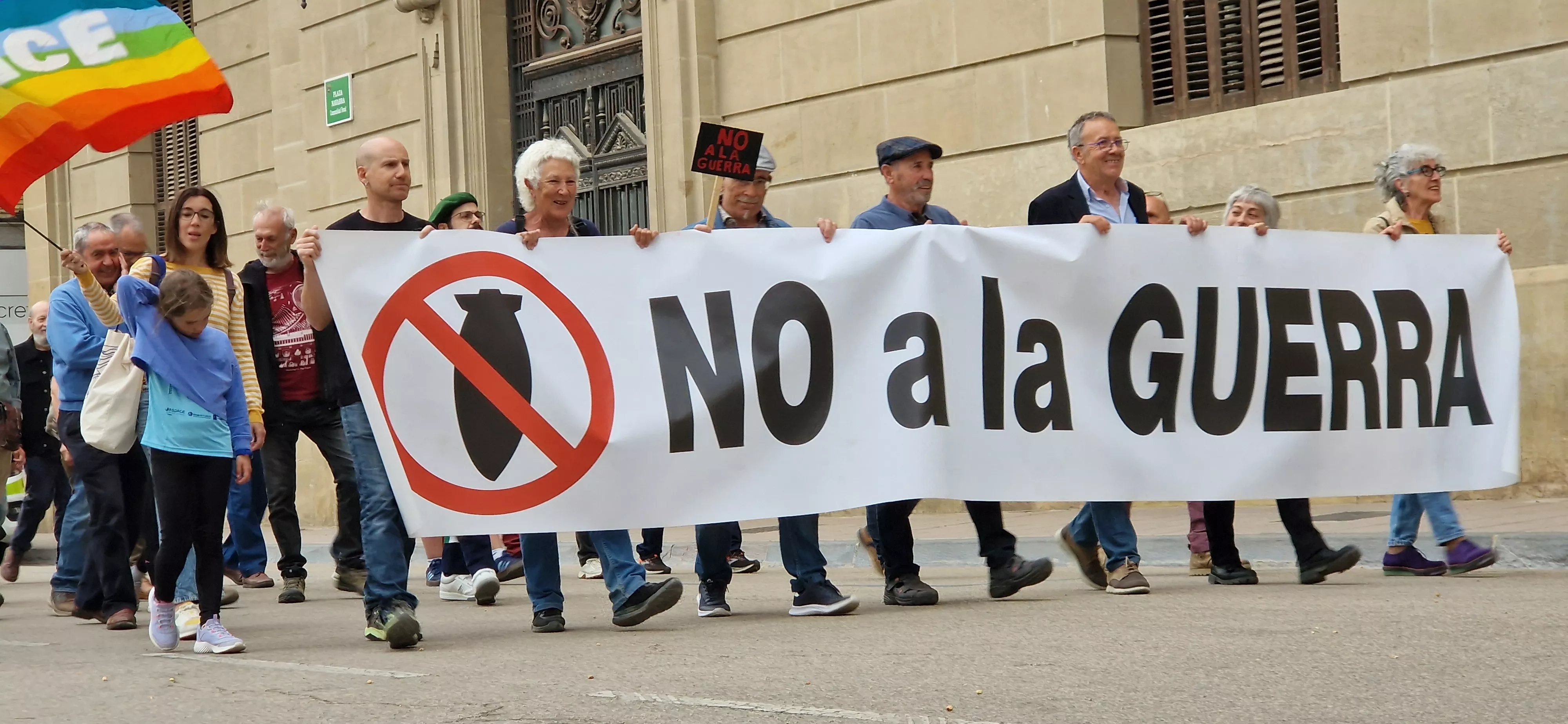 Manifestación en Huesca contras las guerras. Foto Myriam Martínez
